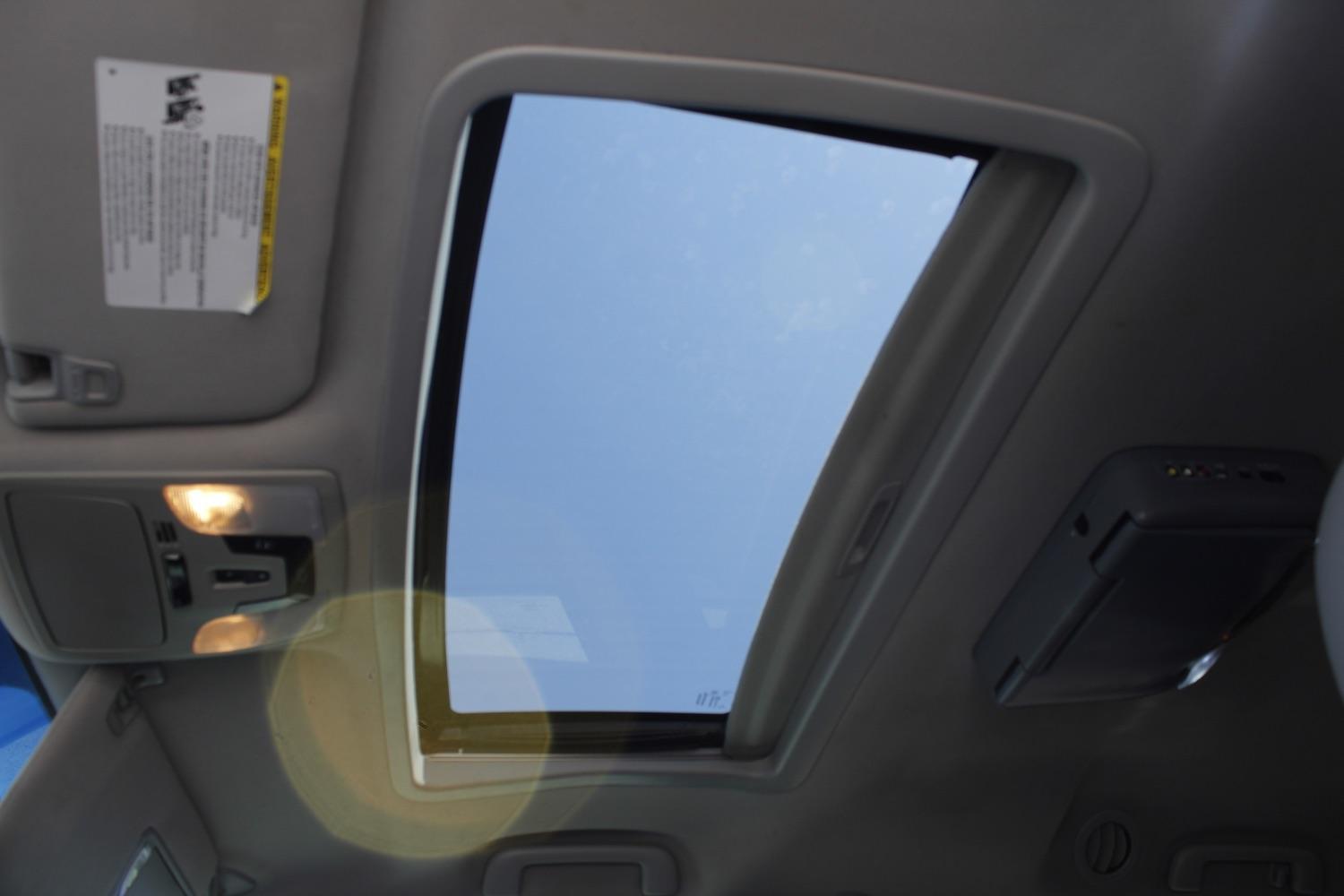 photo of 2017 Toyota Sienna Limited Premium 7-Passenger