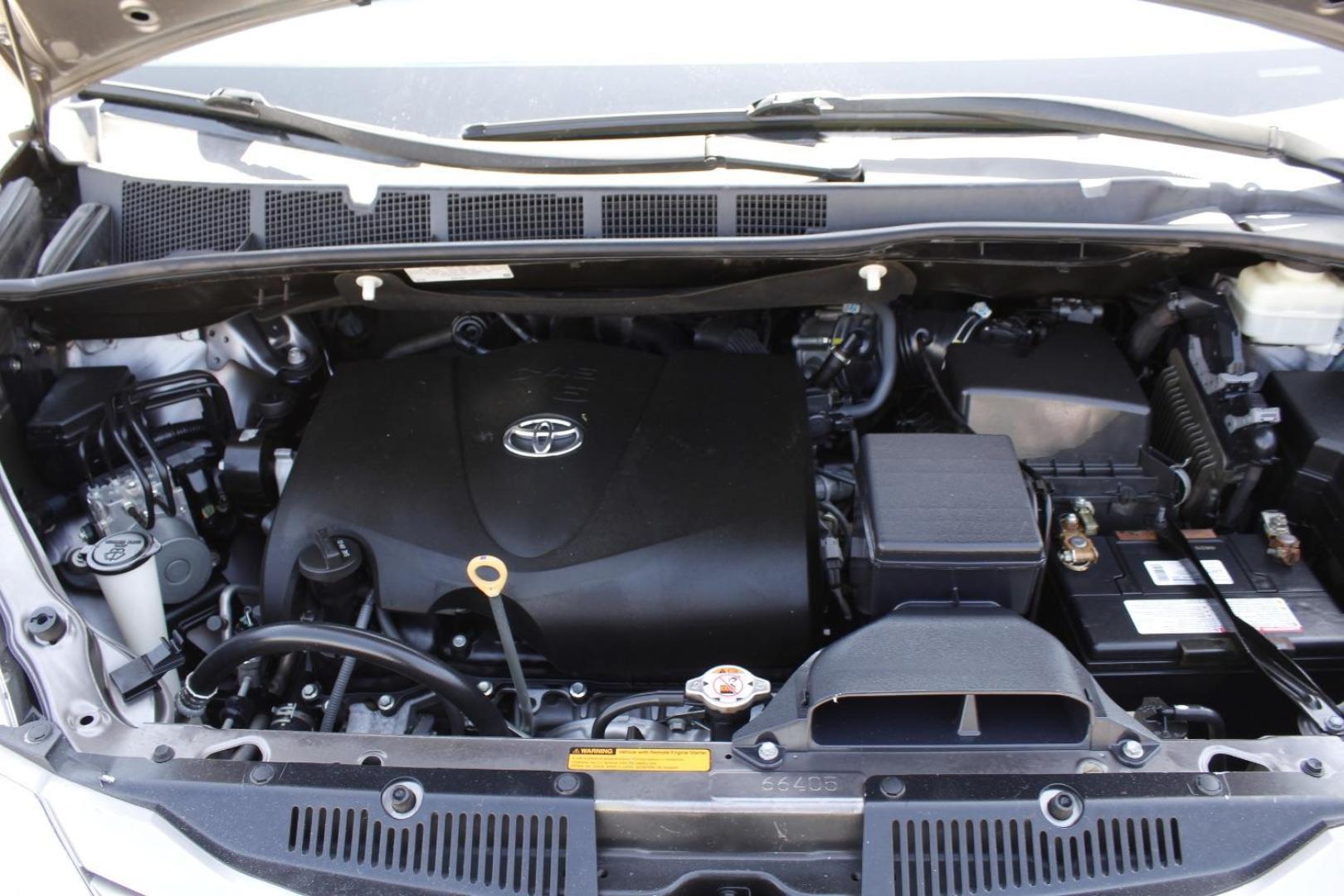 2017 Gray Toyota Sienna (5TDYZ3DC3HS) with an 3.5L V6 EFI DOHC 24V engine, located at 2401 E Main St., Grand Prairie, TX, 75050, (972) 262-4440, 32.748981, -96.969643 - Photo#5