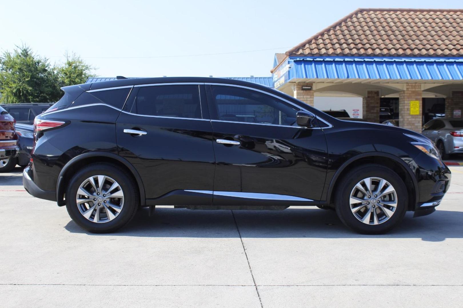 2018 Black Nissan Murano S (5N1AZ2MG6JN) with an 3.5L V-6 DOHC engine, located at 2401 E Main St., Grand Prairie, TX, 75050, (972) 262-4440, 32.748981, -96.969643 - Photo#11