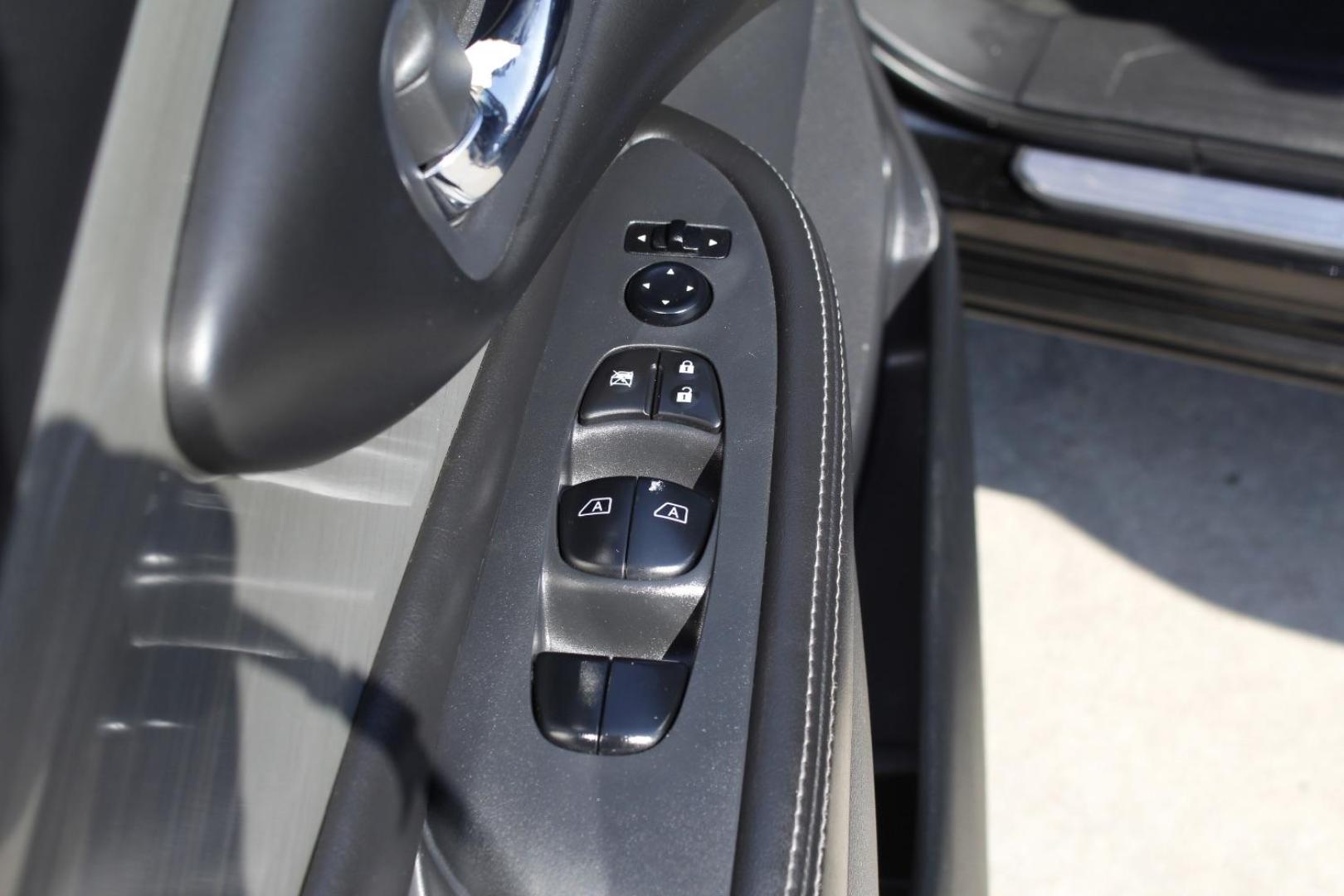 2018 Black Nissan Murano S (5N1AZ2MG6JN) with an 3.5L V-6 DOHC engine, located at 2401 E Main St., Grand Prairie, TX, 75050, (972) 262-4440, 32.748981, -96.969643 - Photo#17
