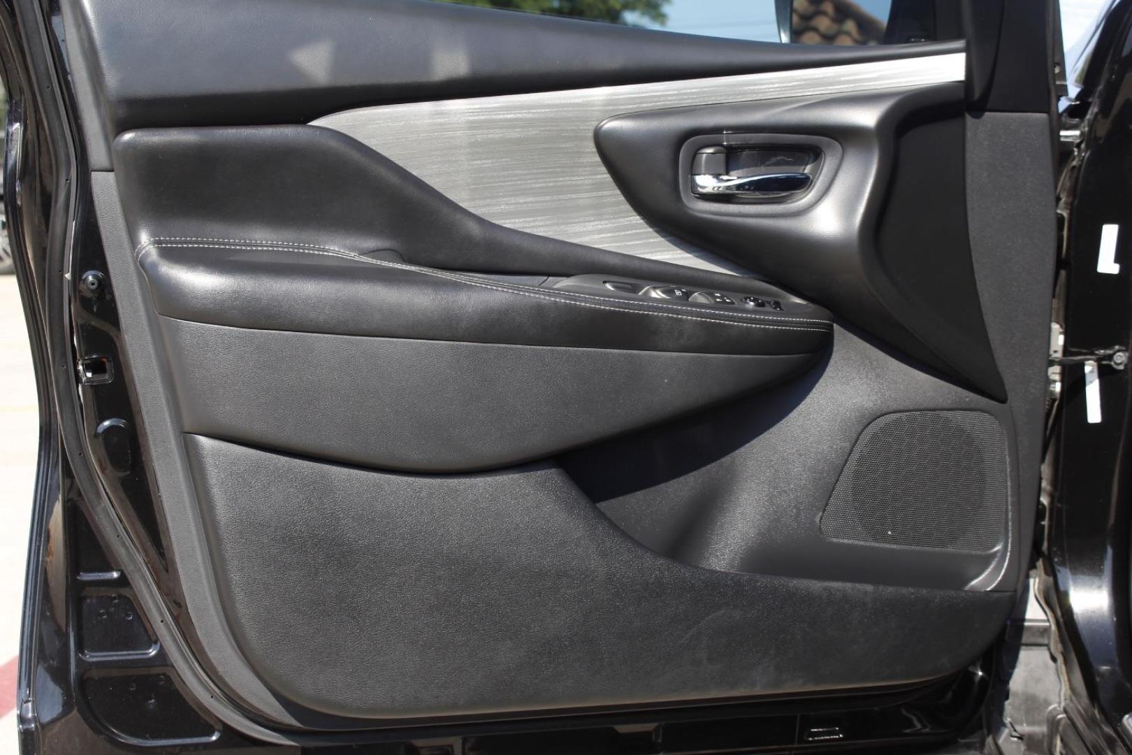 2018 Black Nissan Murano S (5N1AZ2MG6JN) with an 3.5L V-6 DOHC engine, located at 2401 E Main St., Grand Prairie, TX, 75050, (972) 262-4440, 32.748981, -96.969643 - Photo#18