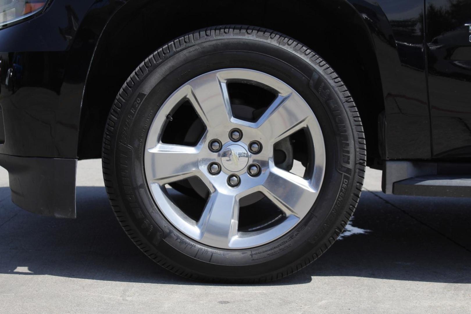 2015 Black Chevrolet Suburban 1500 LT (1GNSCJKC5FR) with an EcoTec3 5.3L V-8 gasoline direct injection engine, located at 2401 E Main St., Grand Prairie, TX, 75050, (972) 262-4440, 32.748981, -96.969643 - Photo#3