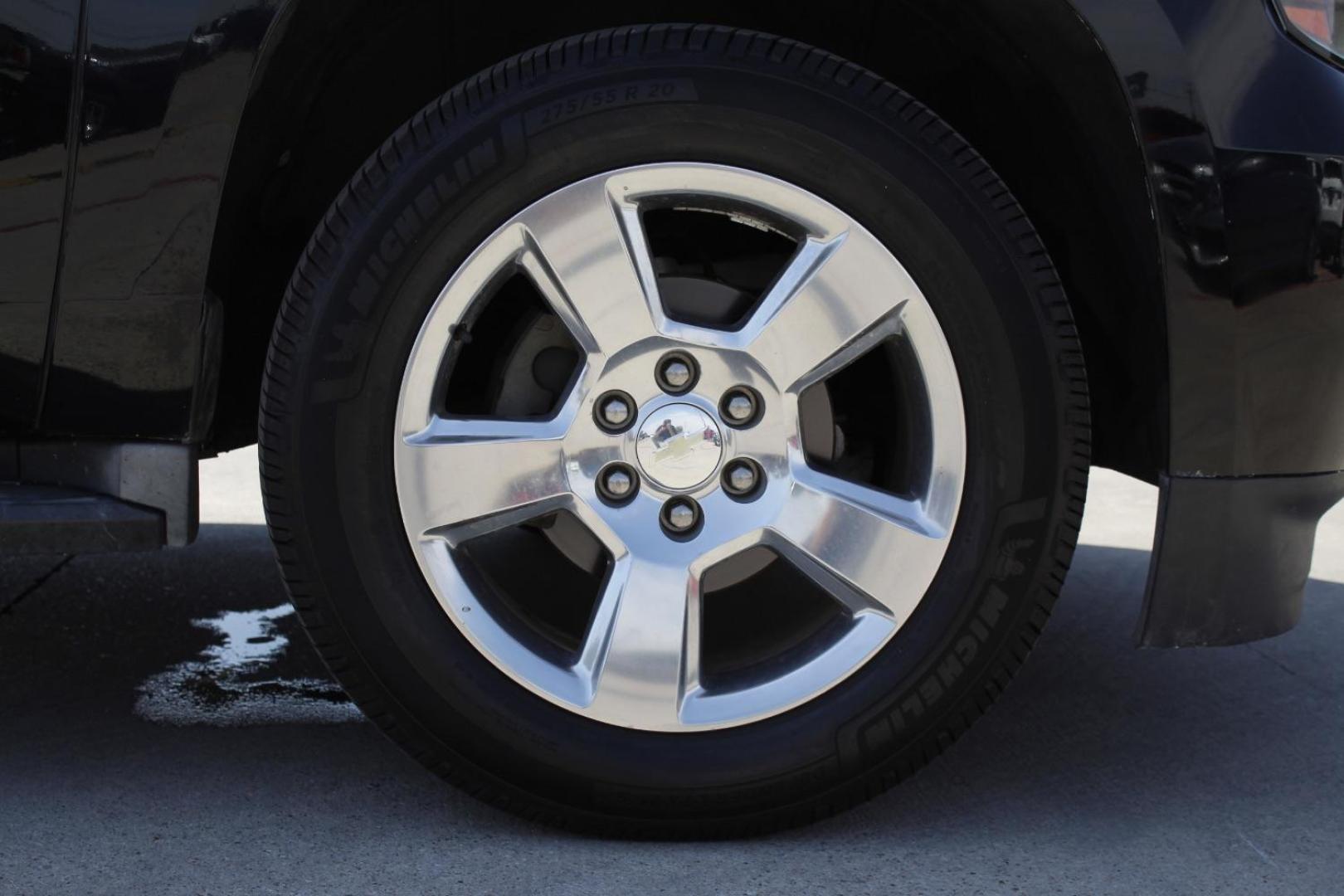 2015 Black Chevrolet Suburban 1500 (1GNSCJKC5FR) with an EcoTec3 5.3L V-8 gasoline direct injection engine, located at 2401 E Main St., Grand Prairie, TX, 75050, (972) 262-4440, 32.748981, -96.969643 - Photo#3