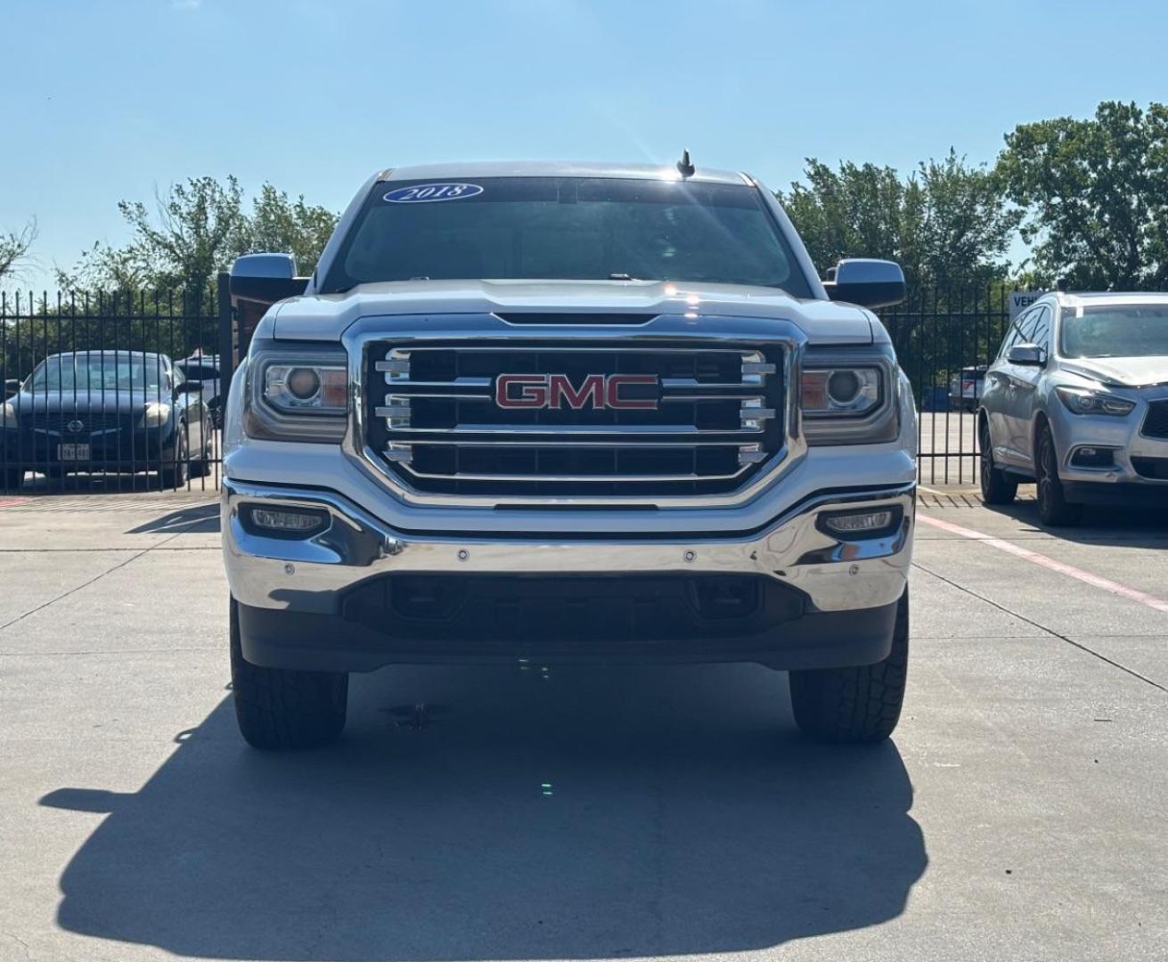2018 White GMC Sierra 1500 SLT (3GTU2NEC2JG) with an EcoTec3 6.2L V-8 gasoline direct injection engine, located at 2401 E Main St., Grand Prairie, TX, 75050, (972) 262-4440, 32.748981, -96.969643 - Photo#0