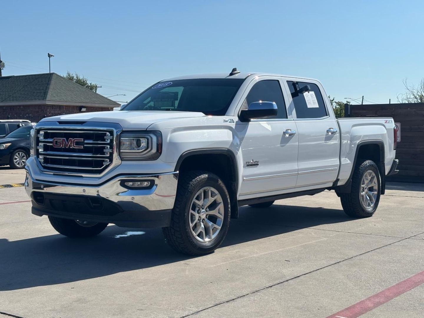 2018 White GMC Sierra 1500 SLT (3GTU2NEC2JG) with an EcoTec3 6.2L V-8 gasoline direct injection engine, located at 2401 E Main St., Grand Prairie, TX, 75050, (972) 262-4440, 32.748981, -96.969643 - Photo#2