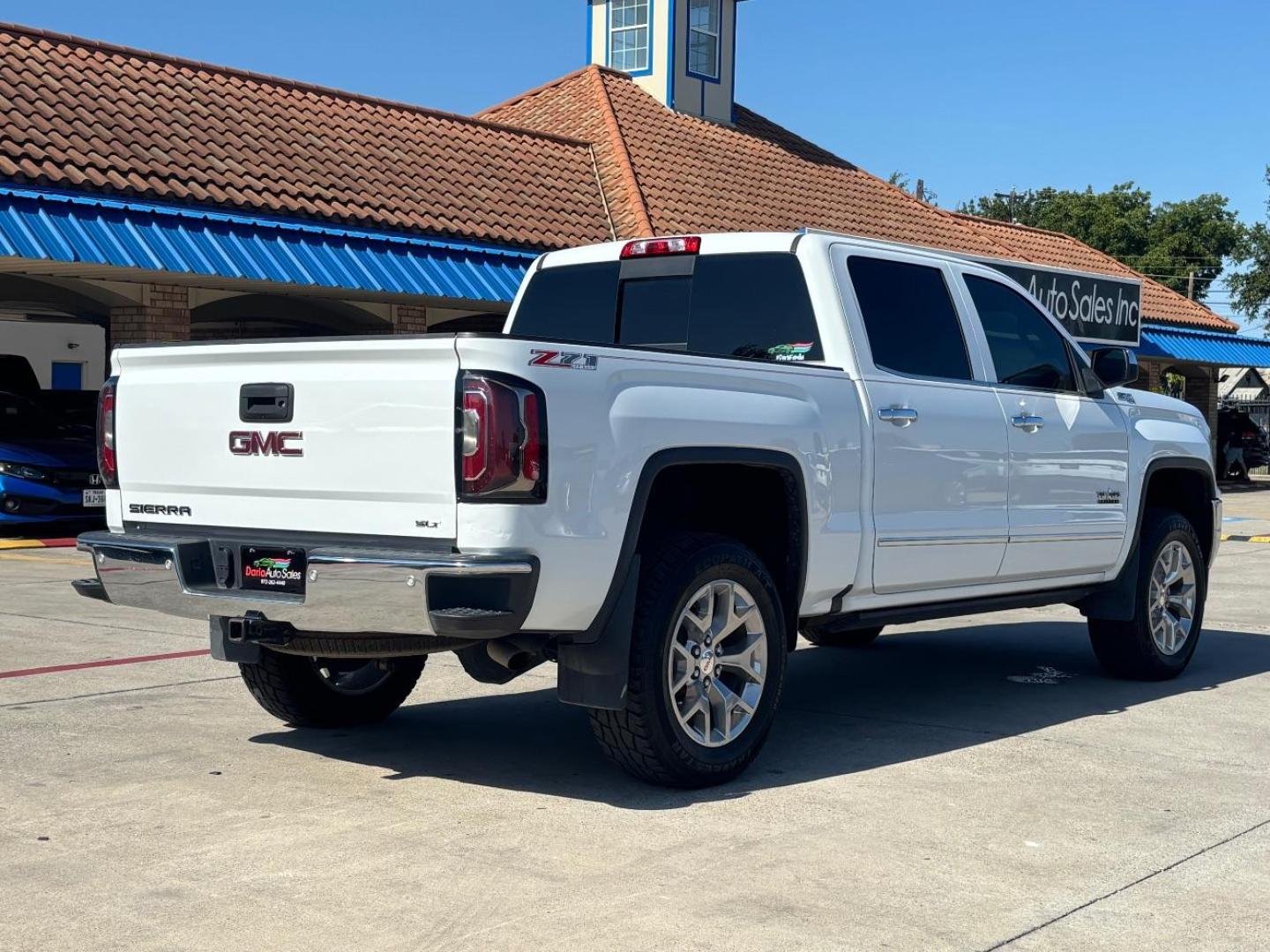 2018 White GMC Sierra 1500 SLT (3GTU2NEC2JG) with an EcoTec3 6.2L V-8 gasoline direct injection engine, located at 2401 E Main St., Grand Prairie, TX, 75050, (972) 262-4440, 32.748981, -96.969643 - Photo#7