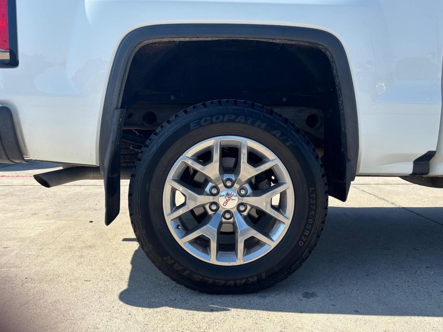 2018 White GMC Sierra 1500 SLT (3GTU2NEC2JG) with an EcoTec3 6.2L V-8 gasoline direct injection engine, located at 2401 E Main St., Grand Prairie, TX, 75050, (972) 262-4440, 32.748981, -96.969643 - Photo#8