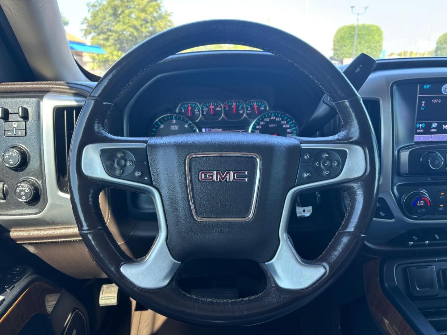 2018 White GMC Sierra 1500 SLT (3GTU2NEC2JG) with an EcoTec3 6.2L V-8 gasoline direct injection engine, located at 2401 E Main St., Grand Prairie, TX, 75050, (972) 262-4440, 32.748981, -96.969643 - Photo#10