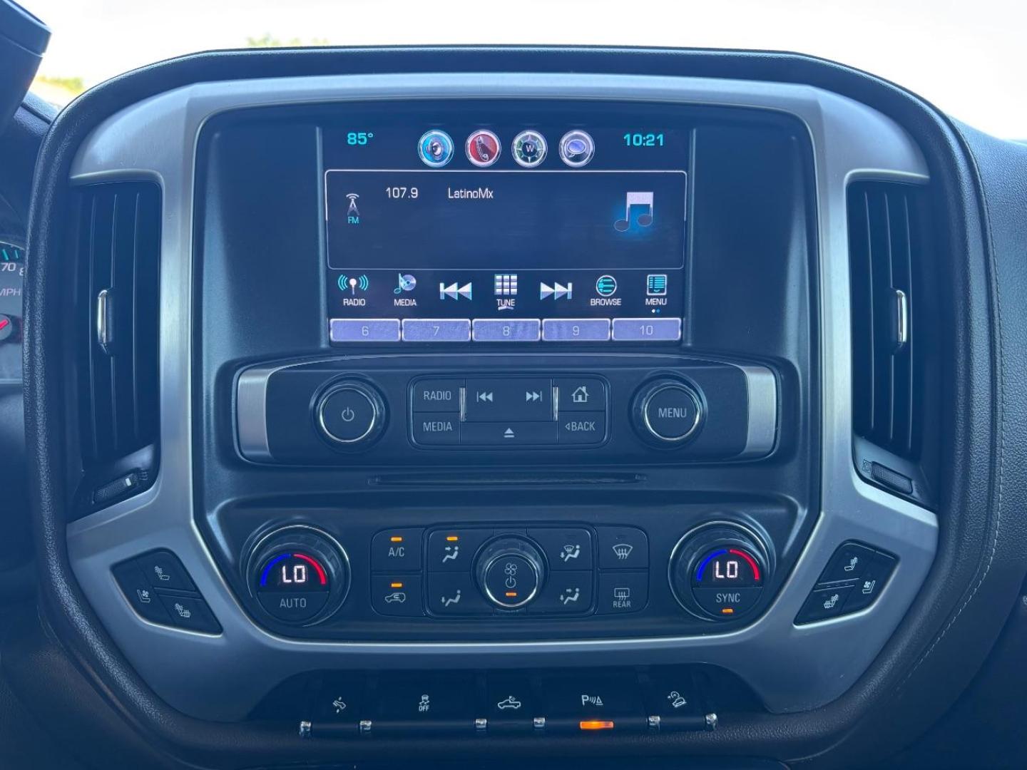 2018 White GMC Sierra 1500 SLT (3GTU2NEC2JG) with an EcoTec3 6.2L V-8 gasoline direct injection engine, located at 2401 E Main St., Grand Prairie, TX, 75050, (972) 262-4440, 32.748981, -96.969643 - Photo#14