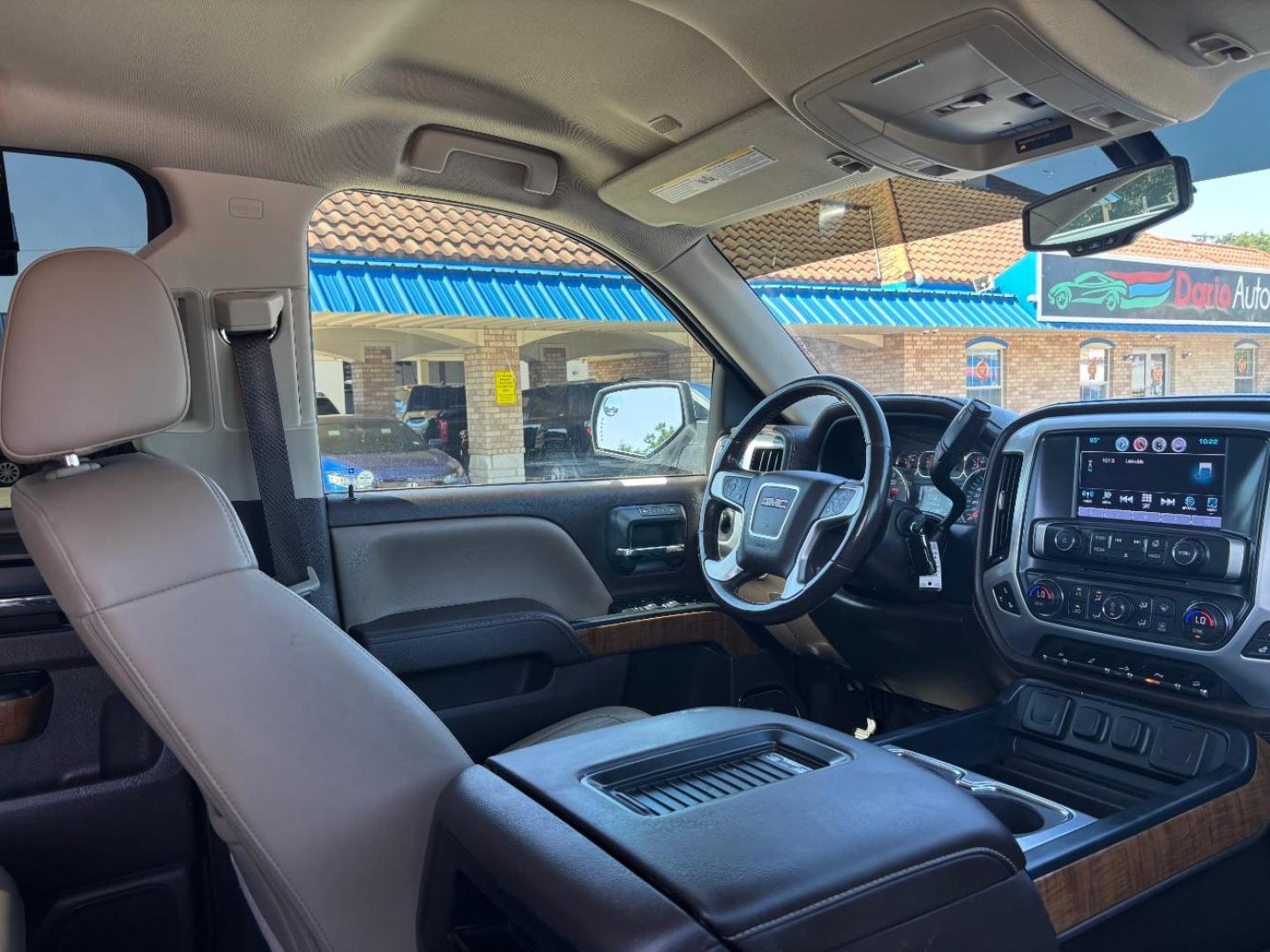 2018 White GMC Sierra 1500 SLT (3GTU2NEC2JG) with an EcoTec3 6.2L V-8 gasoline direct injection engine, located at 2401 E Main St., Grand Prairie, TX, 75050, (972) 262-4440, 32.748981, -96.969643 - Photo#15