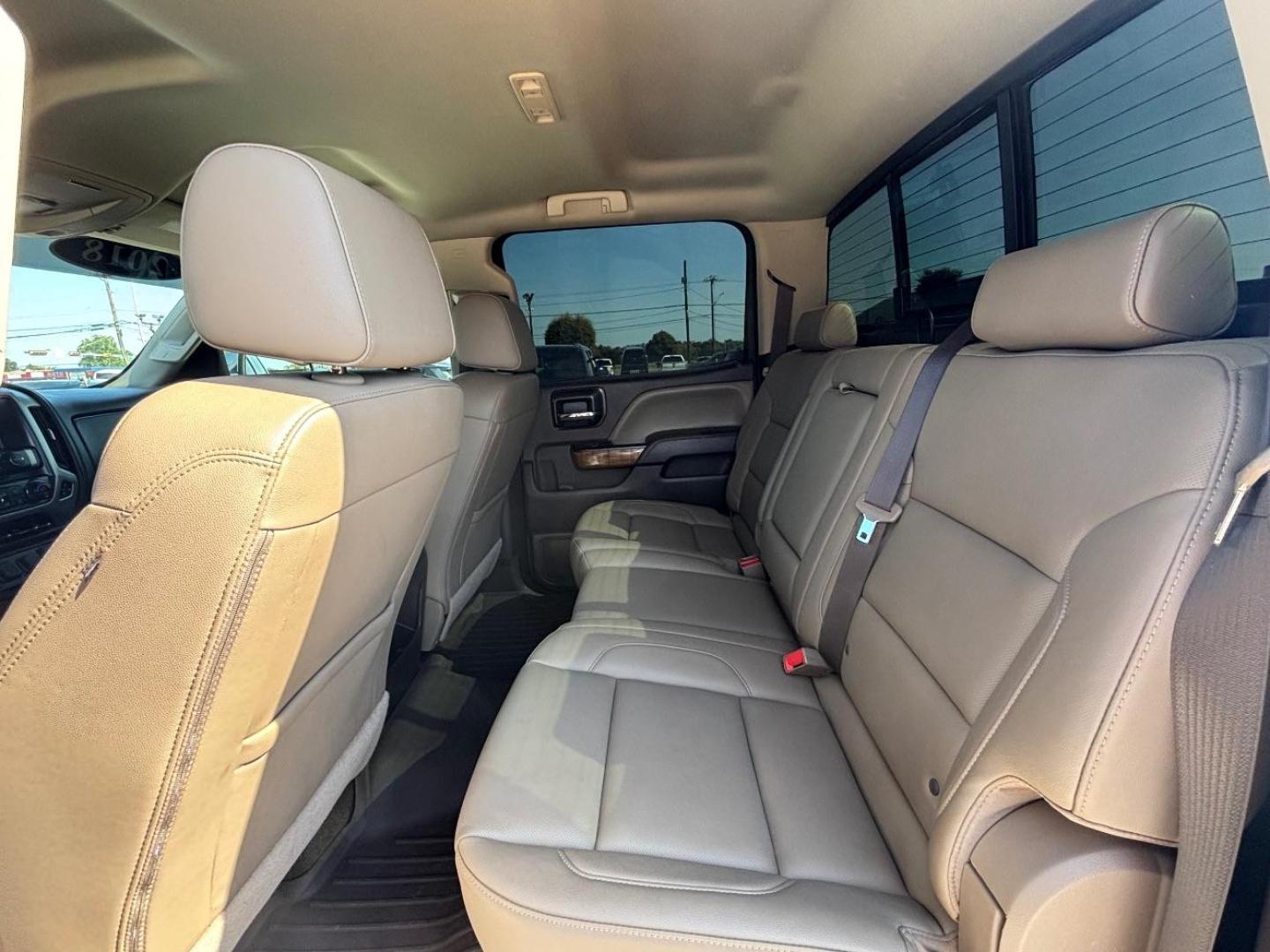 2018 White GMC Sierra 1500 SLT (3GTU2NEC2JG) with an EcoTec3 6.2L V-8 gasoline direct injection engine, located at 2401 E Main St., Grand Prairie, TX, 75050, (972) 262-4440, 32.748981, -96.969643 - Photo#18