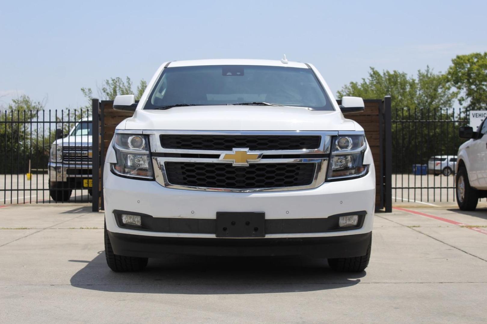2020 White Chevrolet Tahoe 4WD LT (1GNSKBKC0LR) with an EcoTec3 5.3L V-8 gasoline direct injection engine, located at 2401 E Main St., Grand Prairie, TX, 75050, (972) 262-4440, 32.748981, -96.969643 - Photo#1