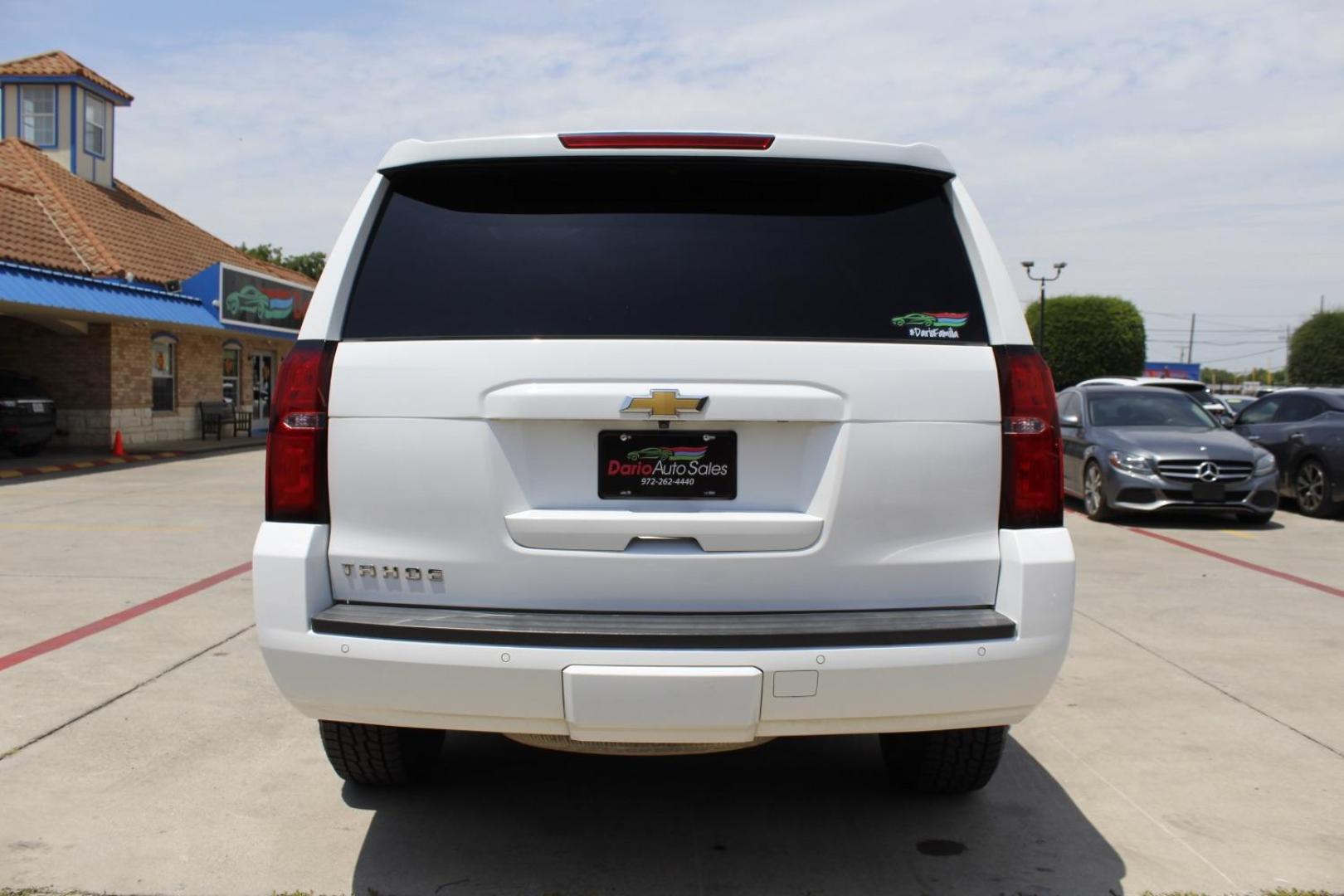 2020 White Chevrolet Tahoe 4WD LT (1GNSKBKC0LR) with an EcoTec3 5.3L V-8 gasoline direct injection engine, located at 2401 E Main St., Grand Prairie, TX, 75050, (972) 262-4440, 32.748981, -96.969643 - Photo#7