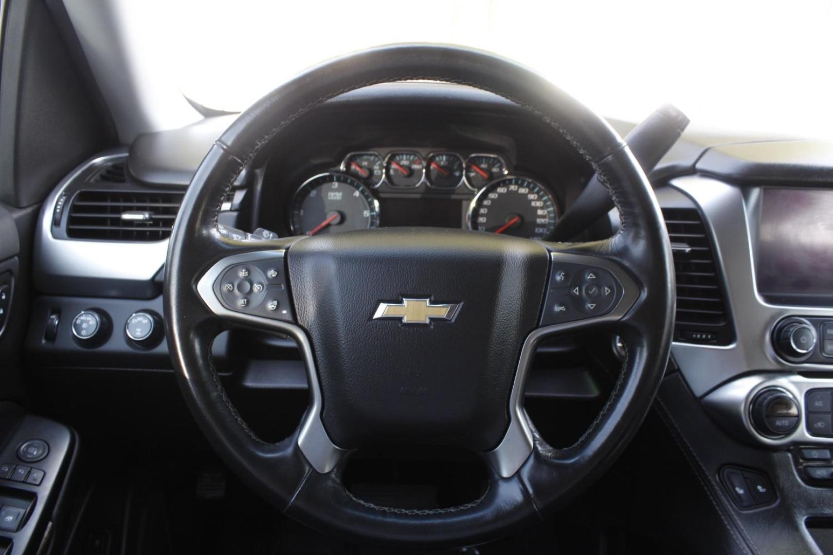 2020 White Chevrolet Tahoe 4WD LT (1GNSKBKC0LR) with an EcoTec3 5.3L V-8 gasoline direct injection engine, located at 2401 E Main St., Grand Prairie, TX, 75050, (972) 262-4440, 32.748981, -96.969643 - Photo#12