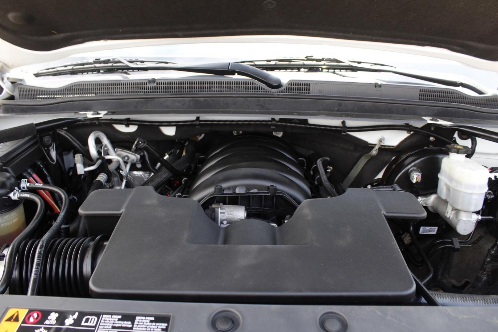 2020 White Chevrolet Tahoe 4WD LT (1GNSKBKC0LR) with an EcoTec3 5.3L V-8 gasoline direct injection engine, located at 2401 E Main St., Grand Prairie, TX, 75050, (972) 262-4440, 32.748981, -96.969643 - Photo#21