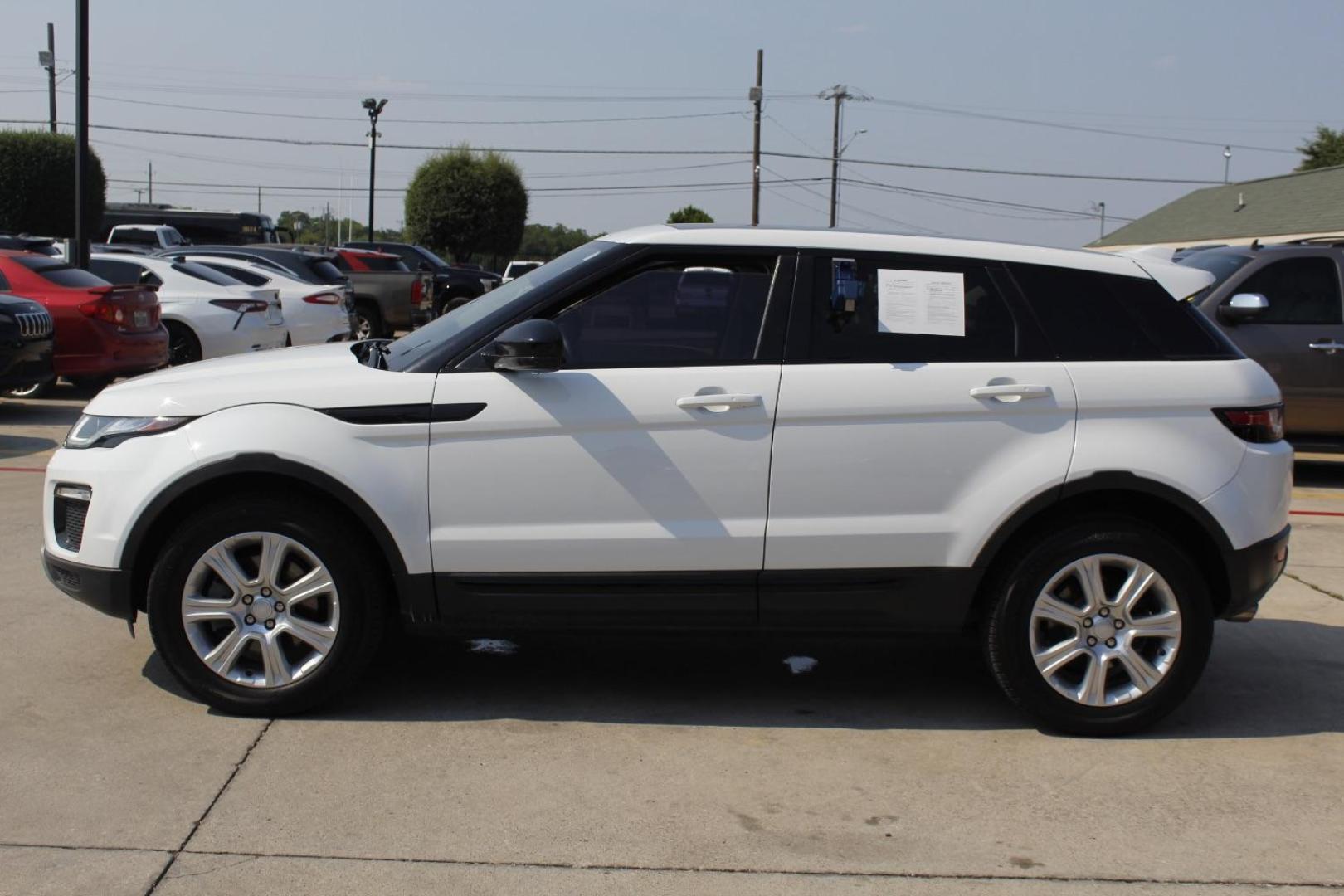 2017 White Land Rover Range Rover Evoque SE | SE Premium (SALVP2BG8HH) with an 2L I-4 gasoline direct injection engine, located at 2401 E Main St., Grand Prairie, TX, 75050, (972) 262-4440, 32.748981, -96.969643 - Photo#3