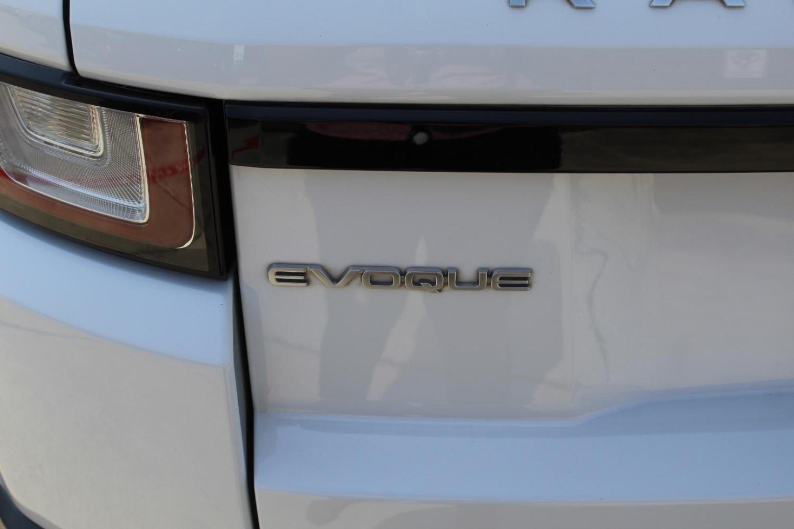 2017 White Land Rover Range Rover Evoque SE | SE Premium (SALVP2BG8HH) with an 2L I-4 gasoline direct injection engine, located at 2401 E Main St., Grand Prairie, TX, 75050, (972) 262-4440, 32.748981, -96.969643 - Photo#5