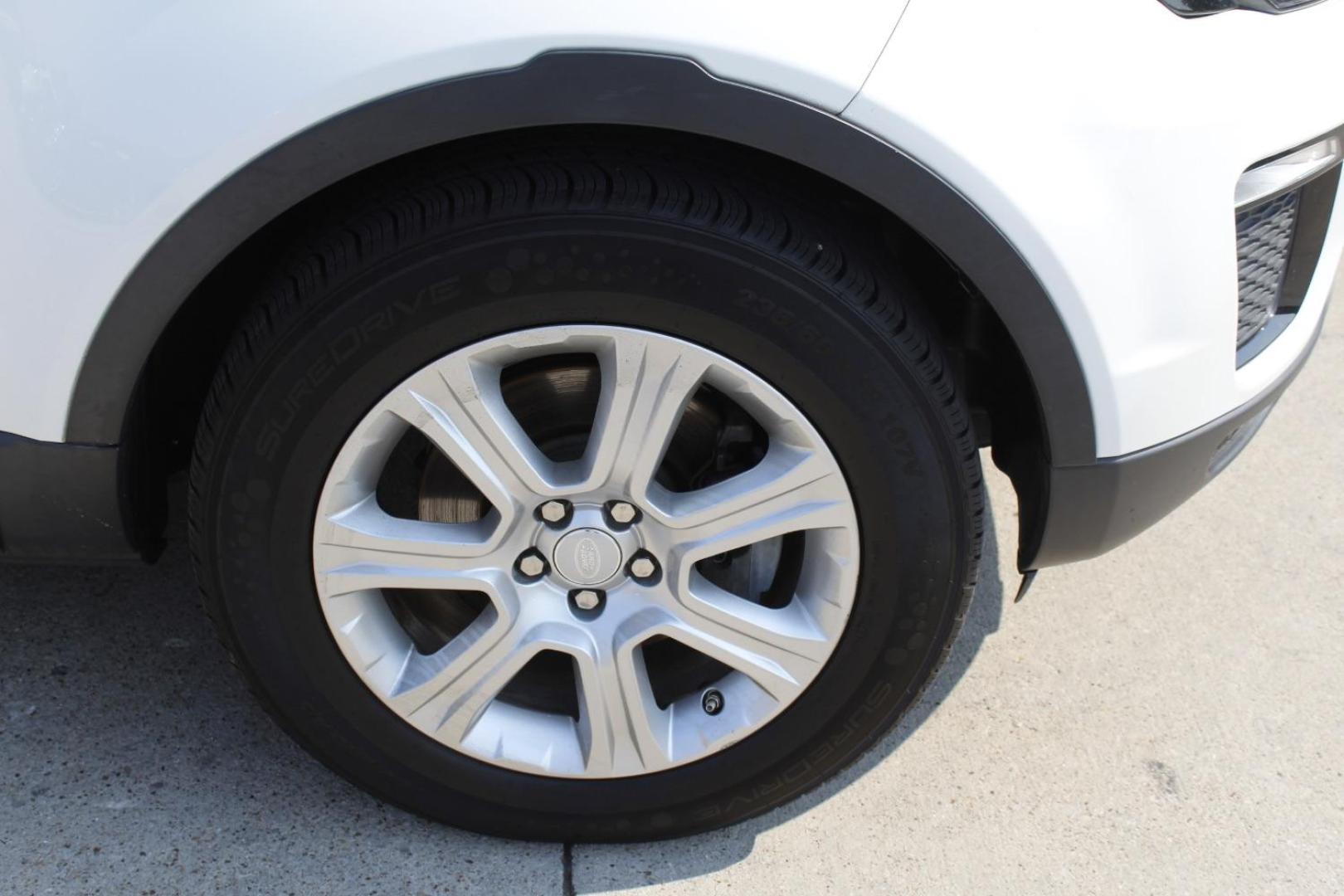 2017 White Land Rover Range Rover Evoque SE | SE Premium (SALVP2BG8HH) with an 2L I-4 gasoline direct injection engine, located at 2401 E Main St., Grand Prairie, TX, 75050, (972) 262-4440, 32.748981, -96.969643 - Photo#7