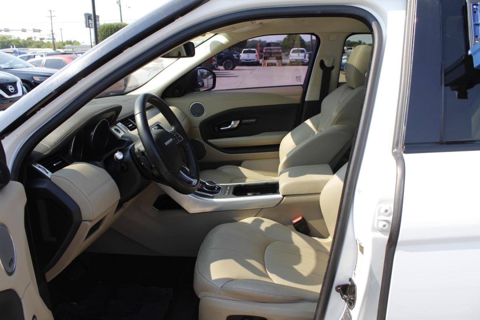 2017 White Land Rover Range Rover Evoque SE | SE Premium (SALVP2BG8HH) with an 2L I-4 gasoline direct injection engine, located at 2401 E Main St., Grand Prairie, TX, 75050, (972) 262-4440, 32.748981, -96.969643 - Photo#13