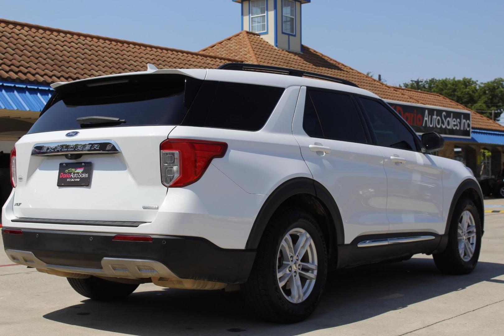 2020 White Ford Explorer XLT (1FMSK7DH4LG) with an EcoBoost 2.3L I-4 gasoline direct injection engine, located at 2401 E Main St., Grand Prairie, TX, 75050, (972) 262-4440, 32.748981, -96.969643 - Photo#8