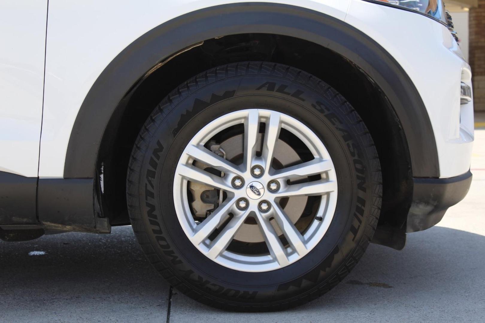 2020 White Ford Explorer XLT (1FMSK7DH4LG) with an EcoBoost 2.3L I-4 gasoline direct injection engine, located at 2401 E Main St., Grand Prairie, TX, 75050, (972) 262-4440, 32.748981, -96.969643 - Photo#10