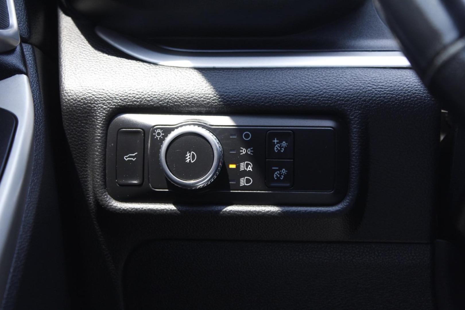 2020 White Ford Explorer XLT (1FMSK7DH4LG) with an EcoBoost 2.3L I-4 gasoline direct injection engine, located at 2401 E Main St., Grand Prairie, TX, 75050, (972) 262-4440, 32.748981, -96.969643 - Photo#16