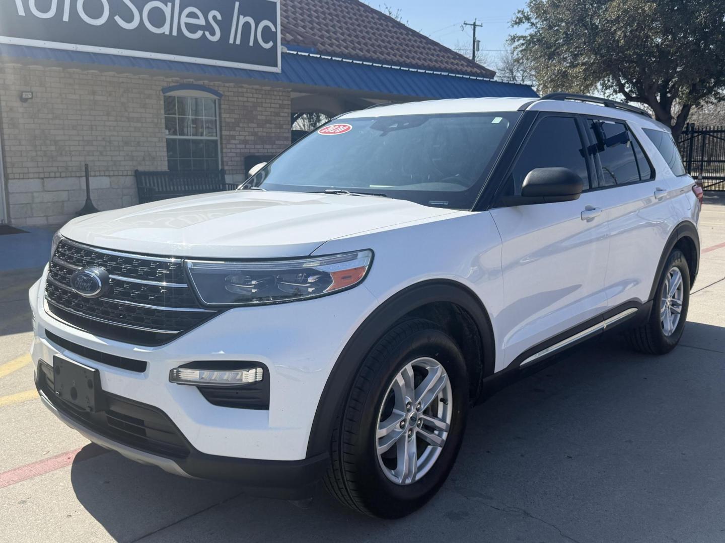 2020 White Ford Explorer (1FMSK7DH4LG) with an EcoBoost 2.3L I-4 gasoline direct injection engine, located at 2401 E Main St., Grand Prairie, TX, 75050, (972) 262-4440, 32.748981, -96.969643 - Photo#0