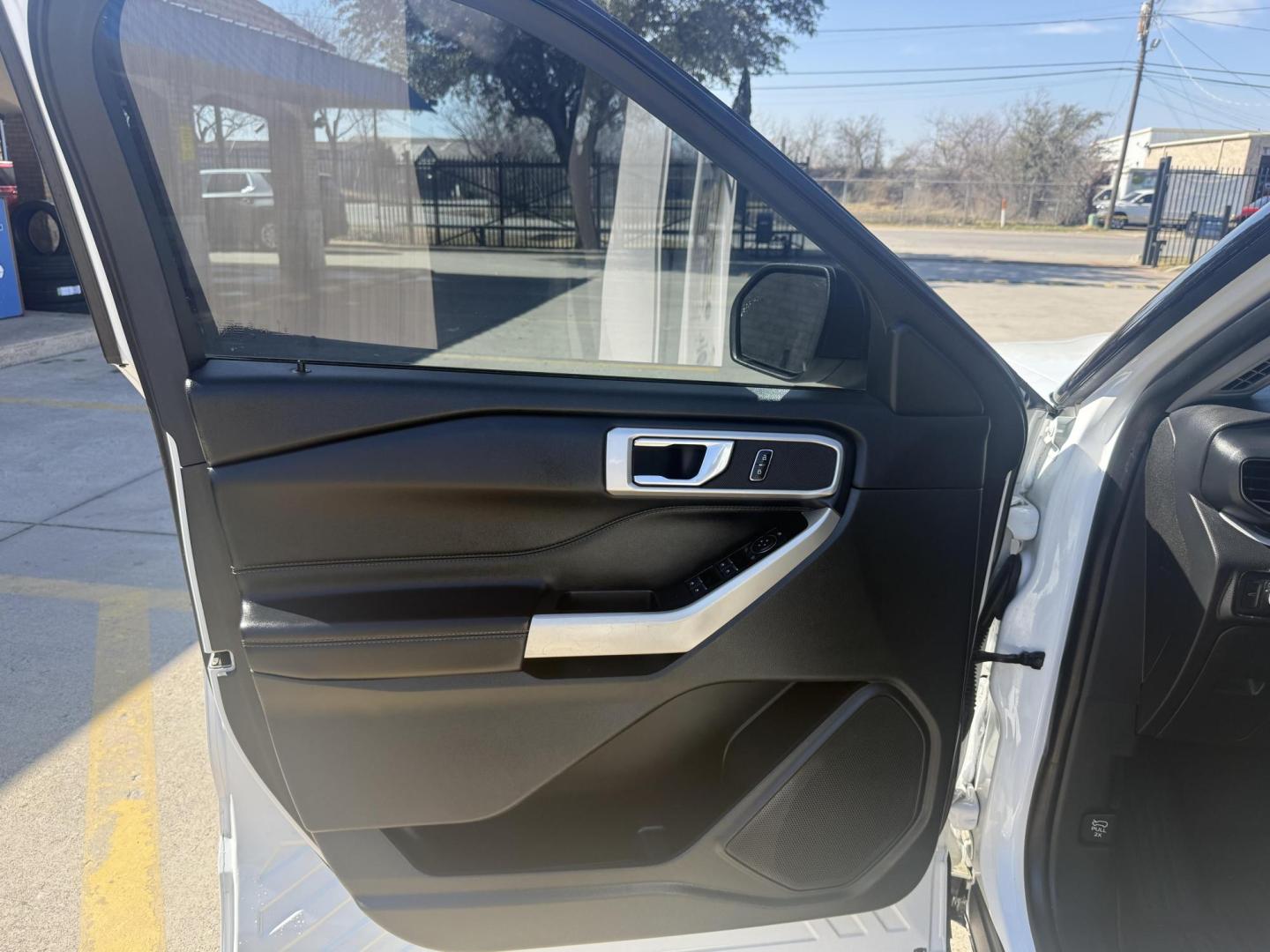 2020 White Ford Explorer (1FMSK7DH4LG) with an EcoBoost 2.3L I-4 gasoline direct injection engine, located at 2401 E Main St., Grand Prairie, TX, 75050, (972) 262-4440, 32.748981, -96.969643 - Photo#2