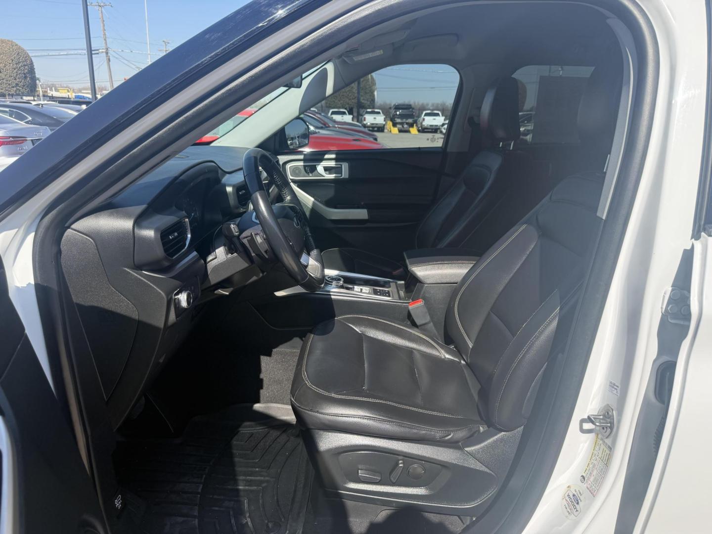 2020 White Ford Explorer (1FMSK7DH4LG) with an EcoBoost 2.3L I-4 gasoline direct injection engine, located at 2401 E Main St., Grand Prairie, TX, 75050, (972) 262-4440, 32.748981, -96.969643 - Photo#3