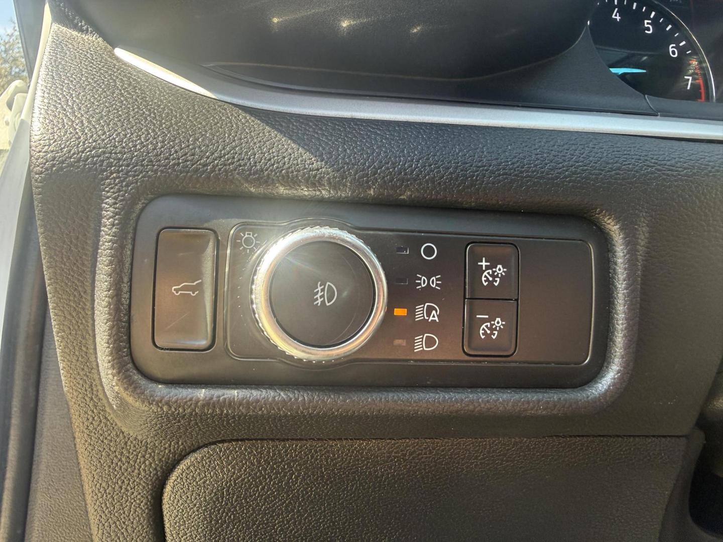 2020 White Ford Explorer (1FMSK7DH4LG) with an EcoBoost 2.3L I-4 gasoline direct injection engine, located at 2401 E Main St., Grand Prairie, TX, 75050, (972) 262-4440, 32.748981, -96.969643 - Photo#7