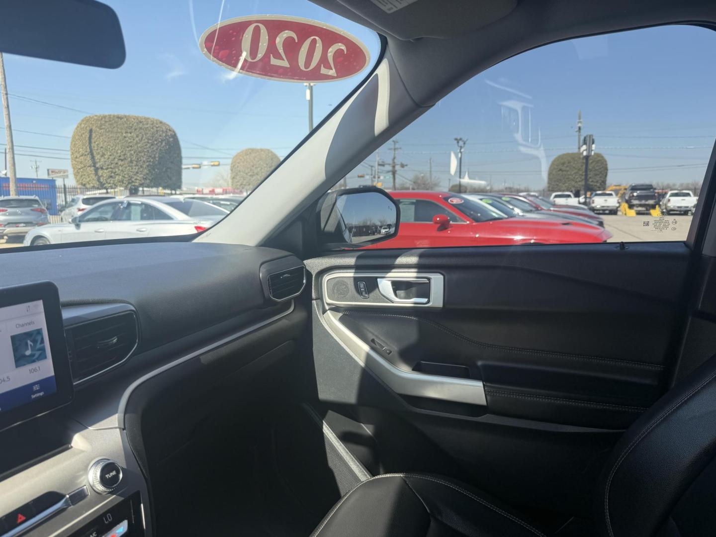 2020 White Ford Explorer (1FMSK7DH4LG) with an EcoBoost 2.3L I-4 gasoline direct injection engine, located at 2401 E Main St., Grand Prairie, TX, 75050, (972) 262-4440, 32.748981, -96.969643 - Photo#10