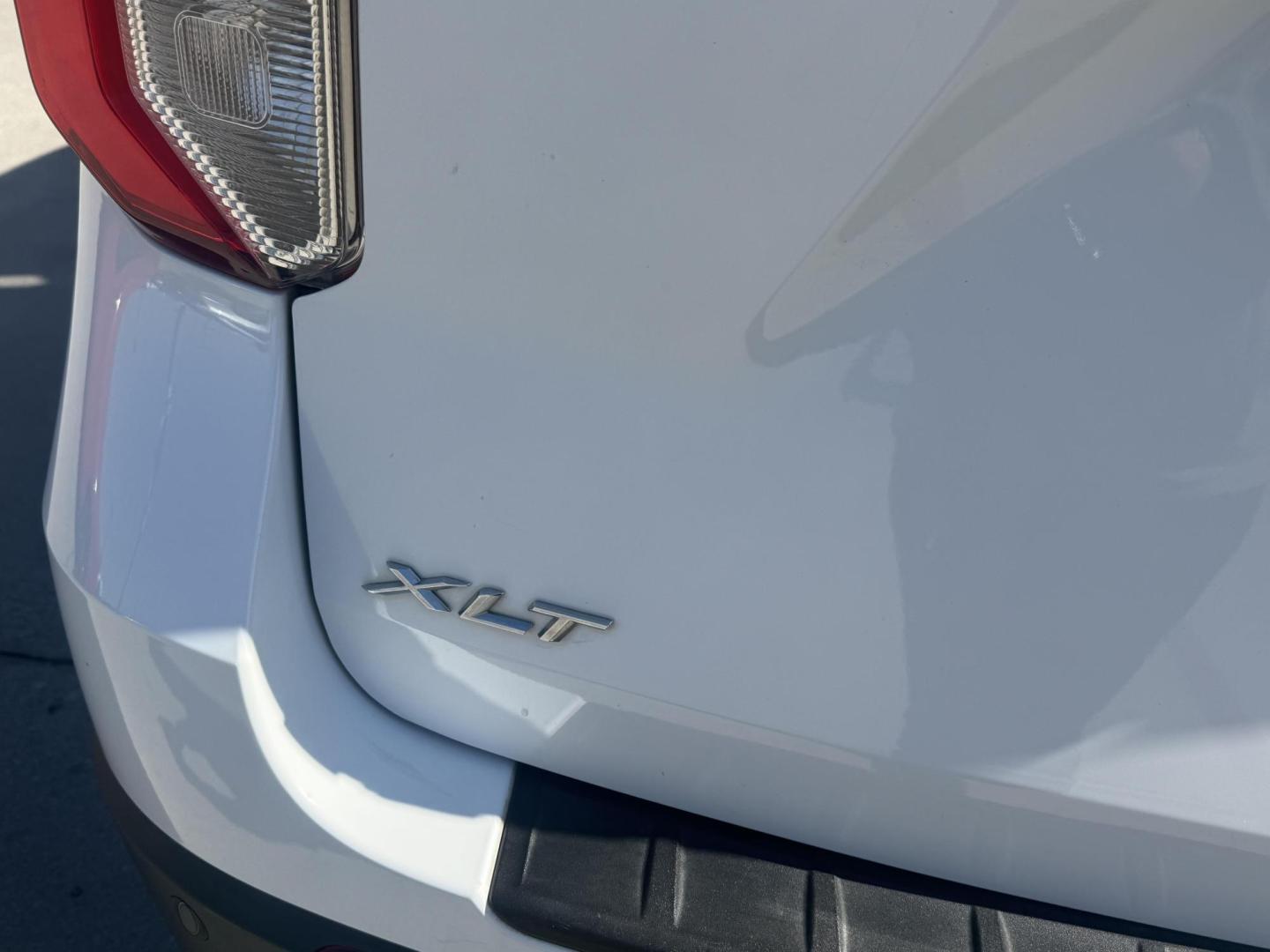 2020 White Ford Explorer (1FMSK7DH4LG) with an EcoBoost 2.3L I-4 gasoline direct injection engine, located at 2401 E Main St., Grand Prairie, TX, 75050, (972) 262-4440, 32.748981, -96.969643 - Photo#11