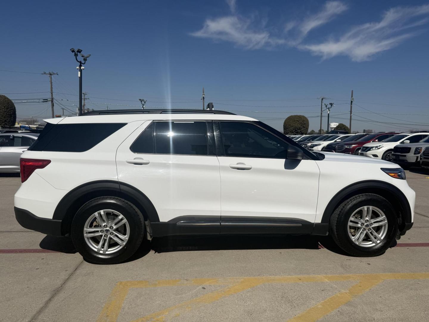 2020 White Ford Explorer (1FMSK7DH4LG) with an EcoBoost 2.3L I-4 gasoline direct injection engine, located at 2401 E Main St., Grand Prairie, TX, 75050, (972) 262-4440, 32.748981, -96.969643 - Photo#14