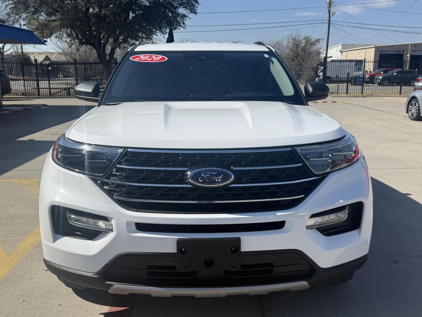 2020 White Ford Explorer (1FMSK7DH4LG) with an EcoBoost 2.3L I-4 gasoline direct injection engine, located at 2401 E Main St., Grand Prairie, TX, 75050, (972) 262-4440, 32.748981, -96.969643 - Photo#15
