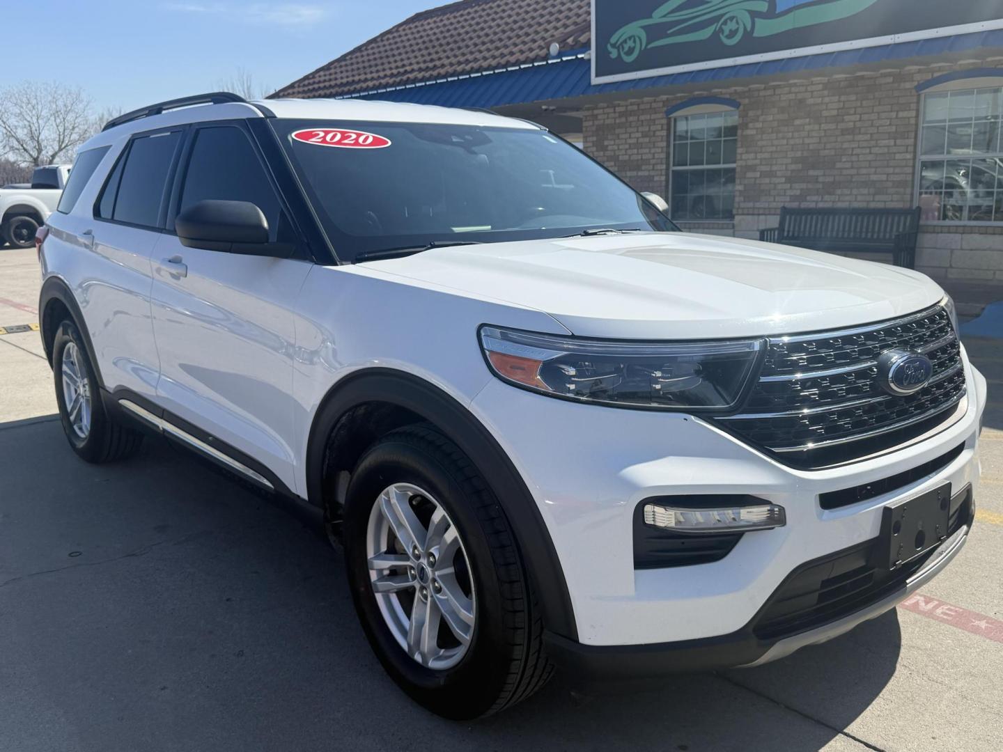 2020 White Ford Explorer (1FMSK7DH4LG) with an EcoBoost 2.3L I-4 gasoline direct injection engine, located at 2401 E Main St., Grand Prairie, TX, 75050, (972) 262-4440, 32.748981, -96.969643 - Photo#17