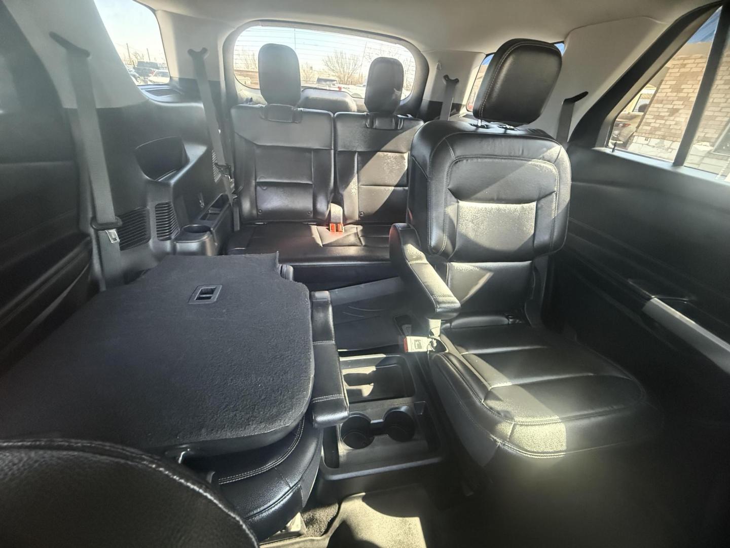 2020 White Ford Explorer (1FMSK7DH4LG) with an EcoBoost 2.3L I-4 gasoline direct injection engine, located at 2401 E Main St., Grand Prairie, TX, 75050, (972) 262-4440, 32.748981, -96.969643 - Photo#18