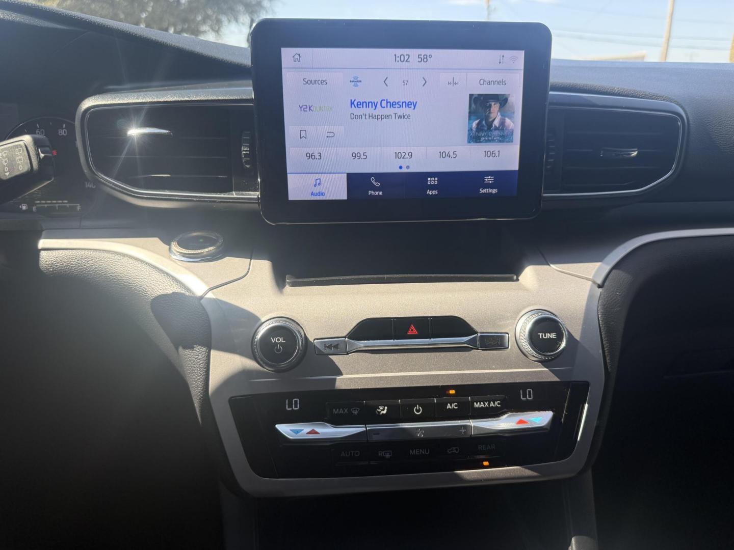 2020 White Ford Explorer (1FMSK7DH4LG) with an EcoBoost 2.3L I-4 gasoline direct injection engine, located at 2401 E Main St., Grand Prairie, TX, 75050, (972) 262-4440, 32.748981, -96.969643 - Photo#22