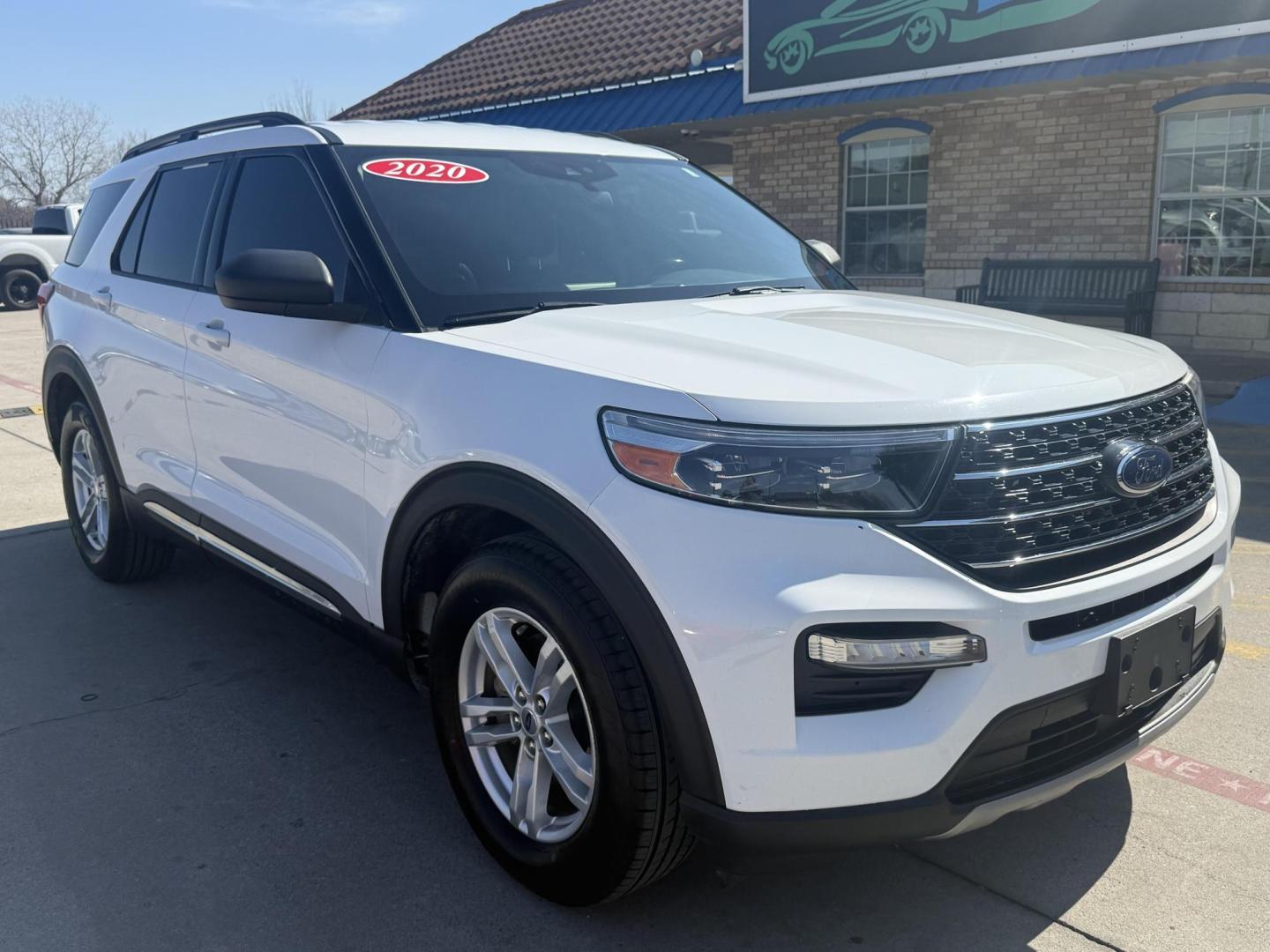 2020 White Ford Explorer (1FMSK7DH4LG) with an EcoBoost 2.3L I-4 gasoline direct injection engine, located at 2401 E Main St., Grand Prairie, TX, 75050, (972) 262-4440, 32.748981, -96.969643 - Photo#28