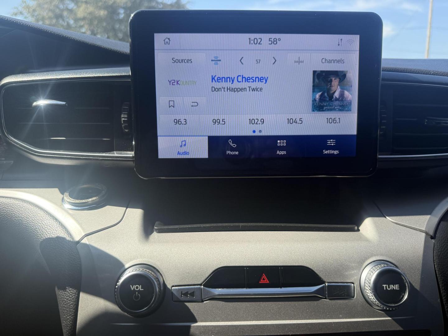 2020 White Ford Explorer (1FMSK7DH4LG) with an EcoBoost 2.3L I-4 gasoline direct injection engine, located at 2401 E Main St., Grand Prairie, TX, 75050, (972) 262-4440, 32.748981, -96.969643 - Photo#35