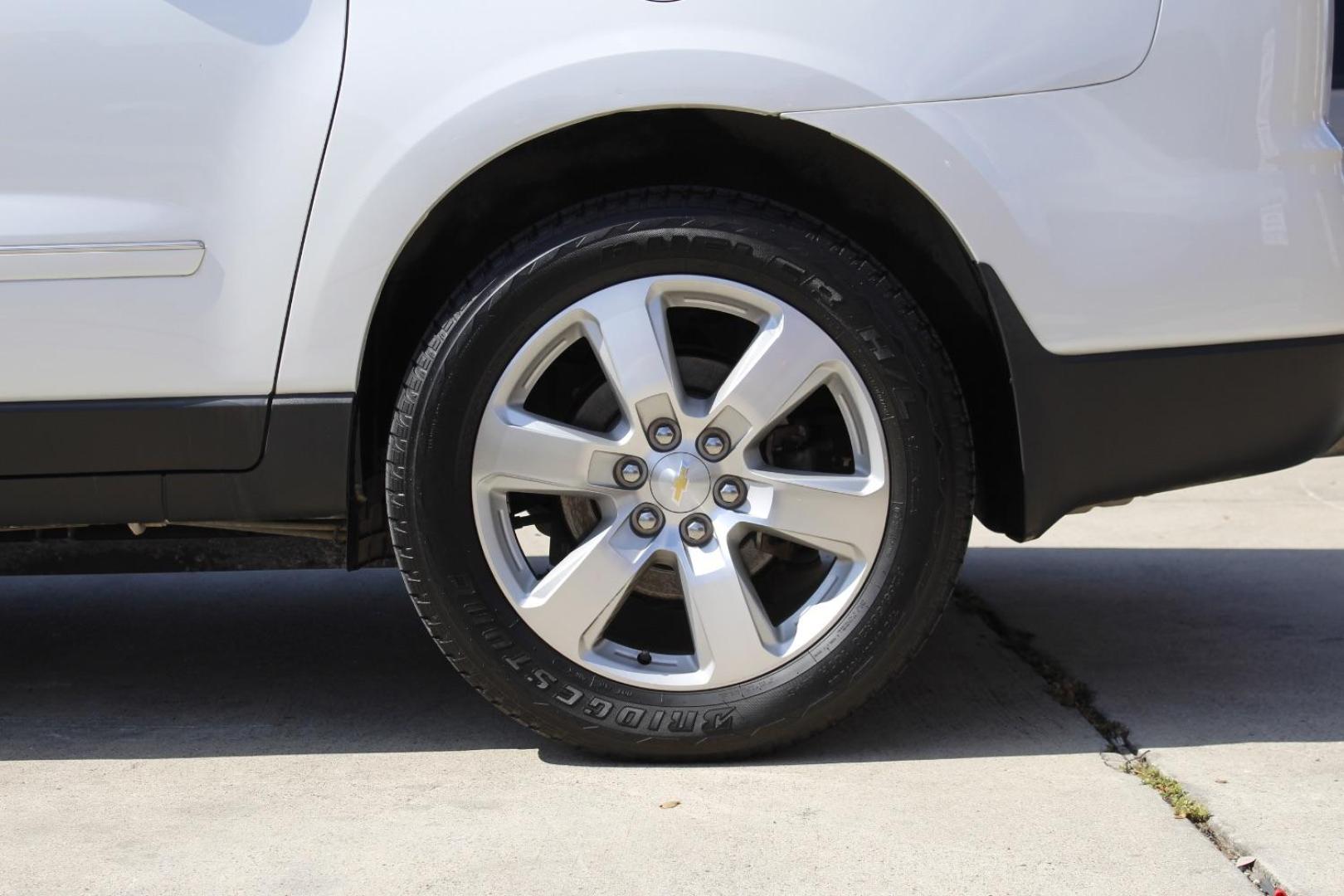 2017 White Chevrolet Traverse Premier (1GNKVJKD3HJ) with an 3.6L V-6 gasoline direct injection engine, located at 2401 E Main St., Grand Prairie, TX, 75050, (972) 262-4440, 32.748981, -96.969643 - Photo#4