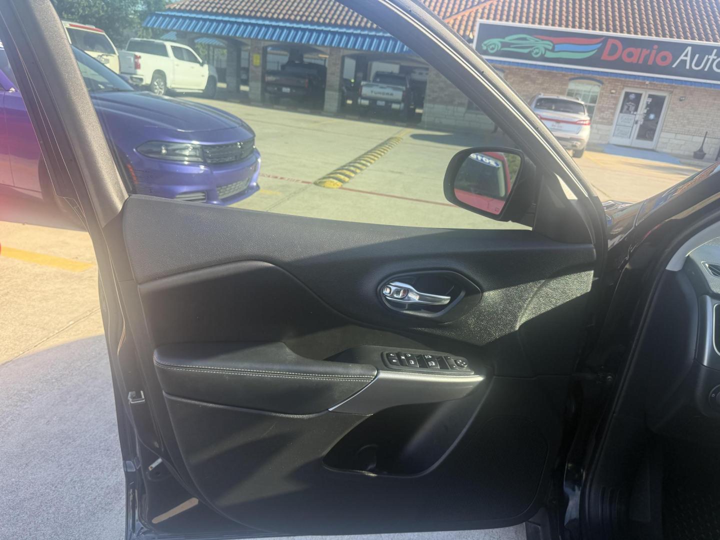 2019 Jeep Cherokee (1C4PJMLN7KD) , located at 2401 E Main St., Grand Prairie, TX, 75050, (972) 262-4440, 32.748981, -96.969643 - Photo#1