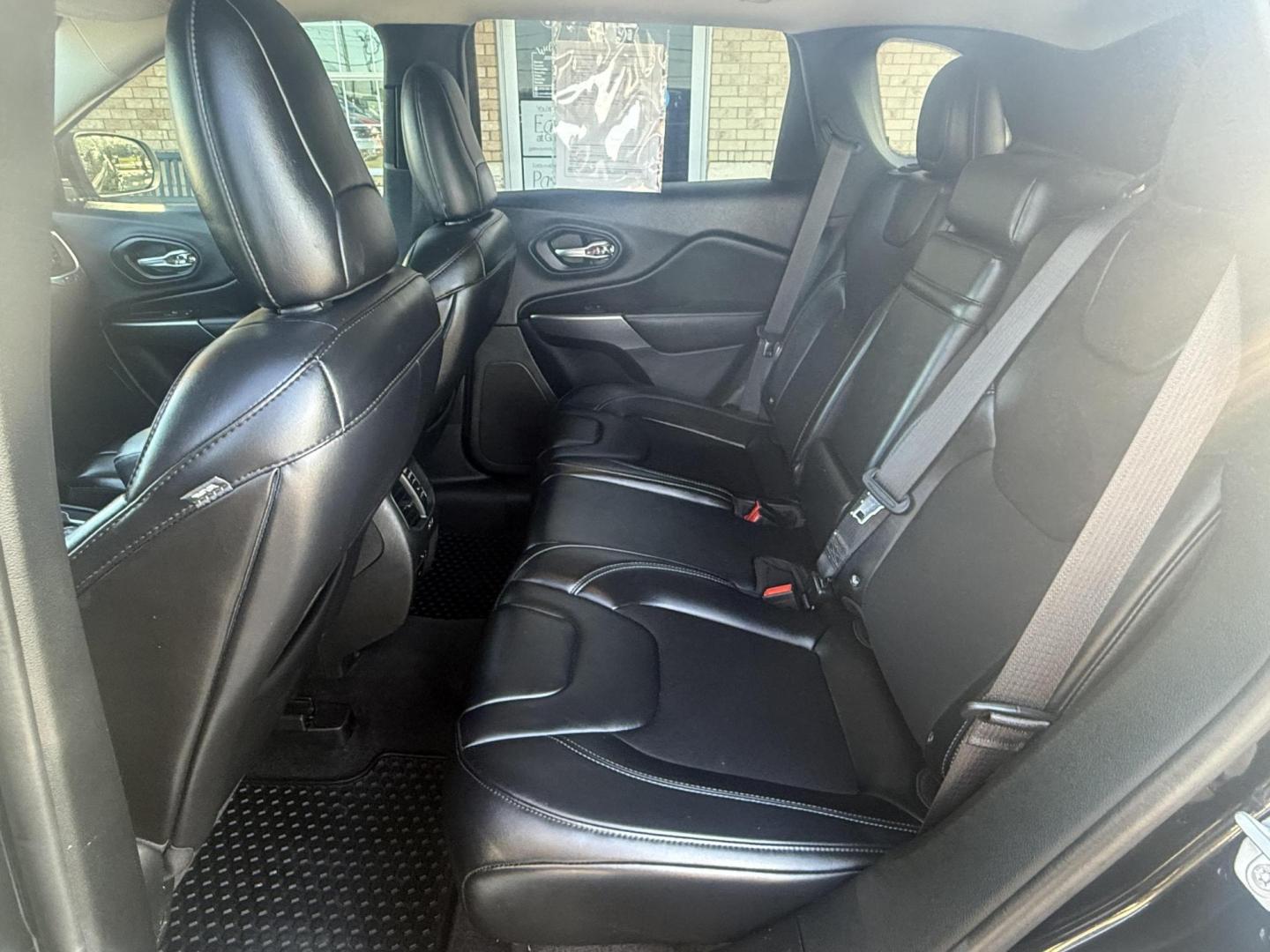 2019 Jeep Cherokee (1C4PJMLN7KD) , located at 2401 E Main St., Grand Prairie, TX, 75050, (972) 262-4440, 32.748981, -96.969643 - Photo#3