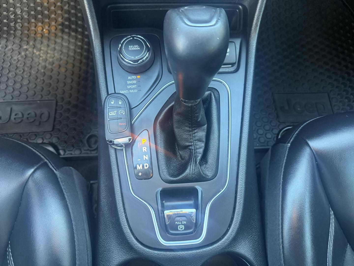 2019 Jeep Cherokee (1C4PJMLN7KD) , located at 2401 E Main St., Grand Prairie, TX, 75050, (972) 262-4440, 32.748981, -96.969643 - Photo#8