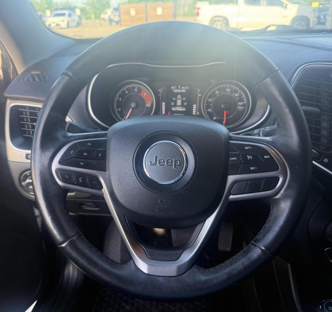 2019 Jeep Cherokee (1C4PJMLN7KD) , located at 2401 E Main St., Grand Prairie, TX, 75050, (972) 262-4440, 32.748981, -96.969643 - Photo#26