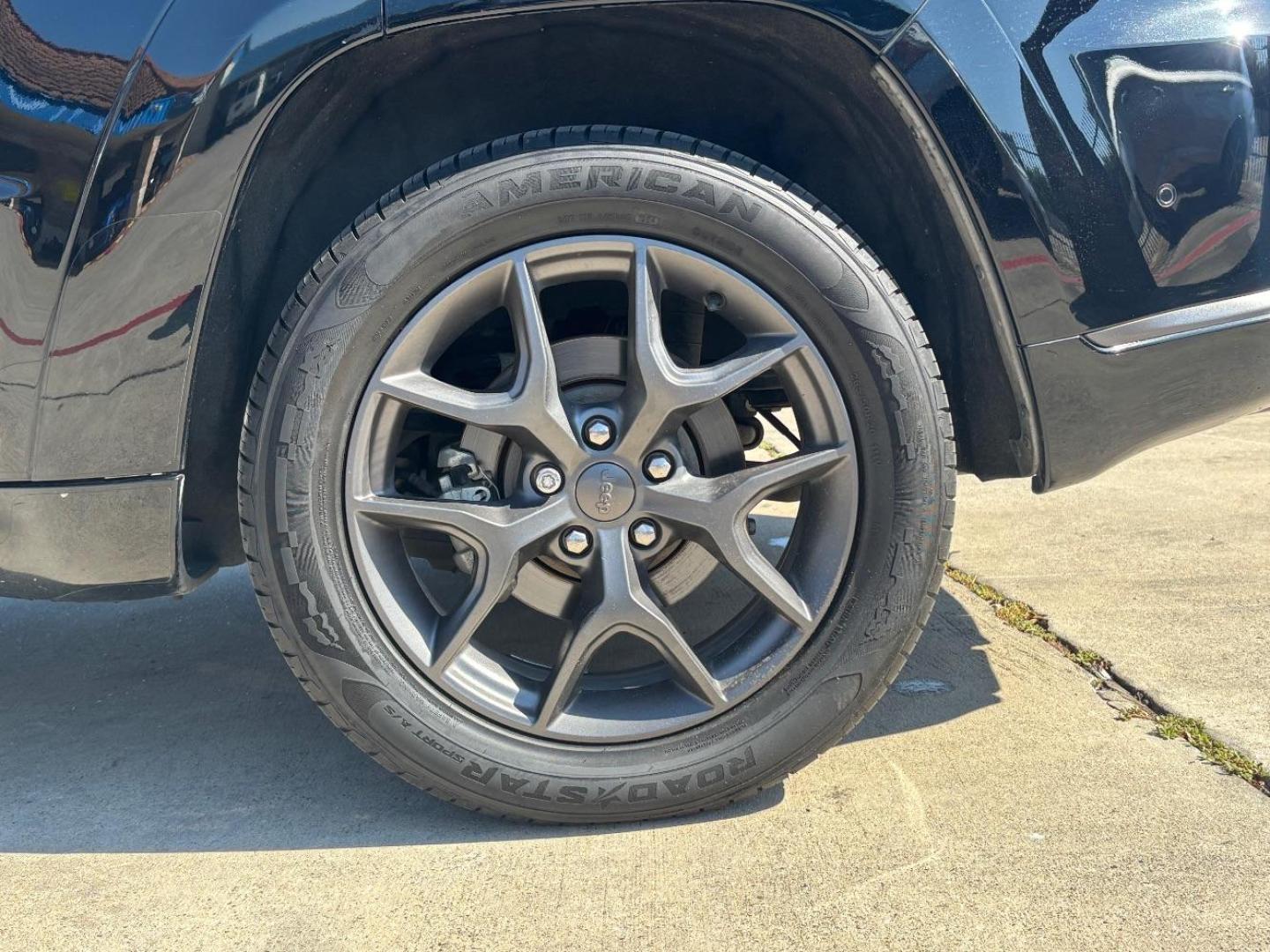 2020 Black Jeep Grand Cherokee Limited X 4X4 (1C4RJFBT0LC) , located at 2401 E Main St., Grand Prairie, TX, 75050, (972) 262-4440, 32.748981, -96.969643 - Photo#4
