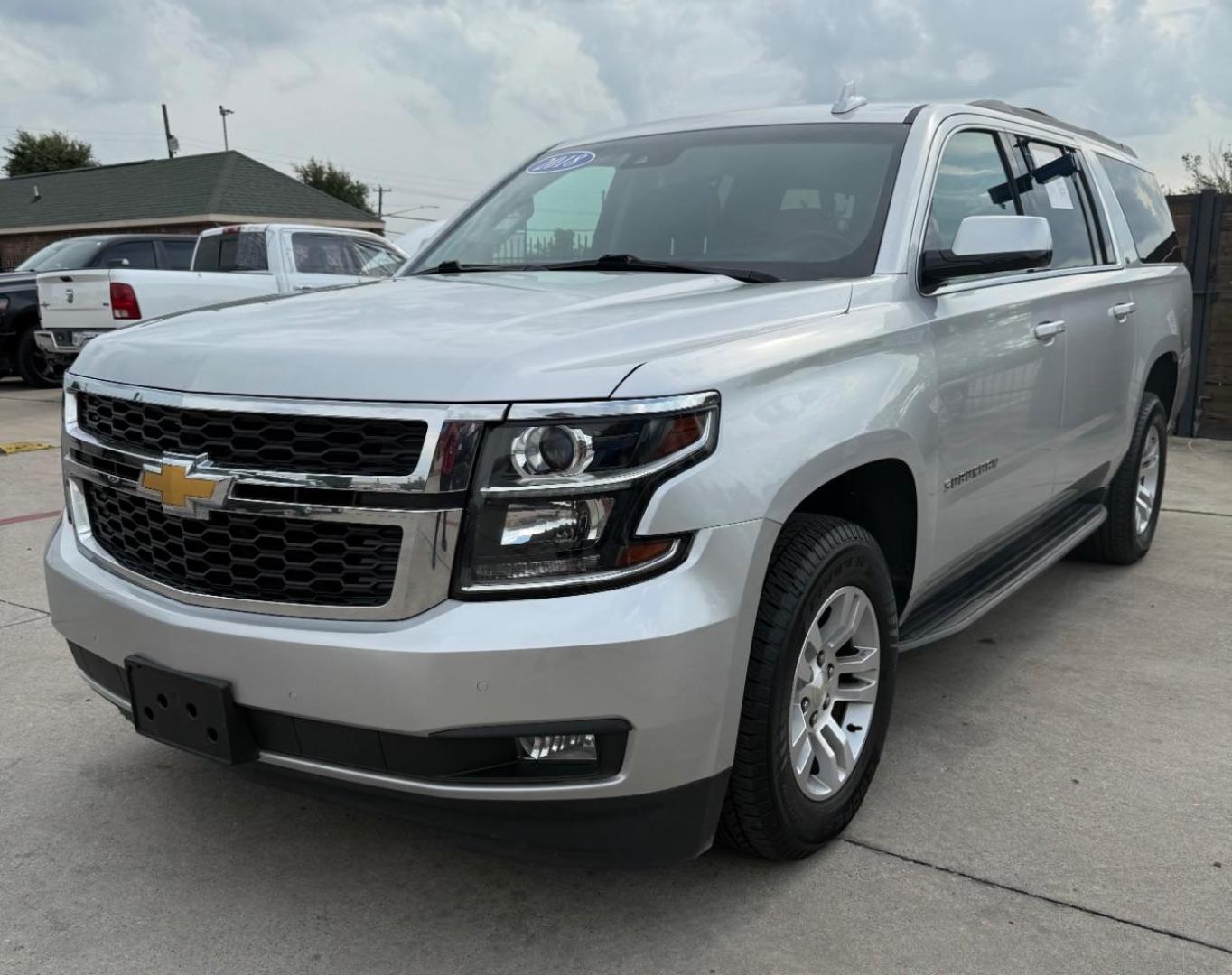 2018 Silver Chevrolet Suburban LT (1GNSCHKC3JR) with an EcoTec3 5.3L V-8 gasoline direct injection engine, located at 2401 E Main St., Grand Prairie, TX, 75050, (972) 262-4440, 32.748981, -96.969643 - Photo#1