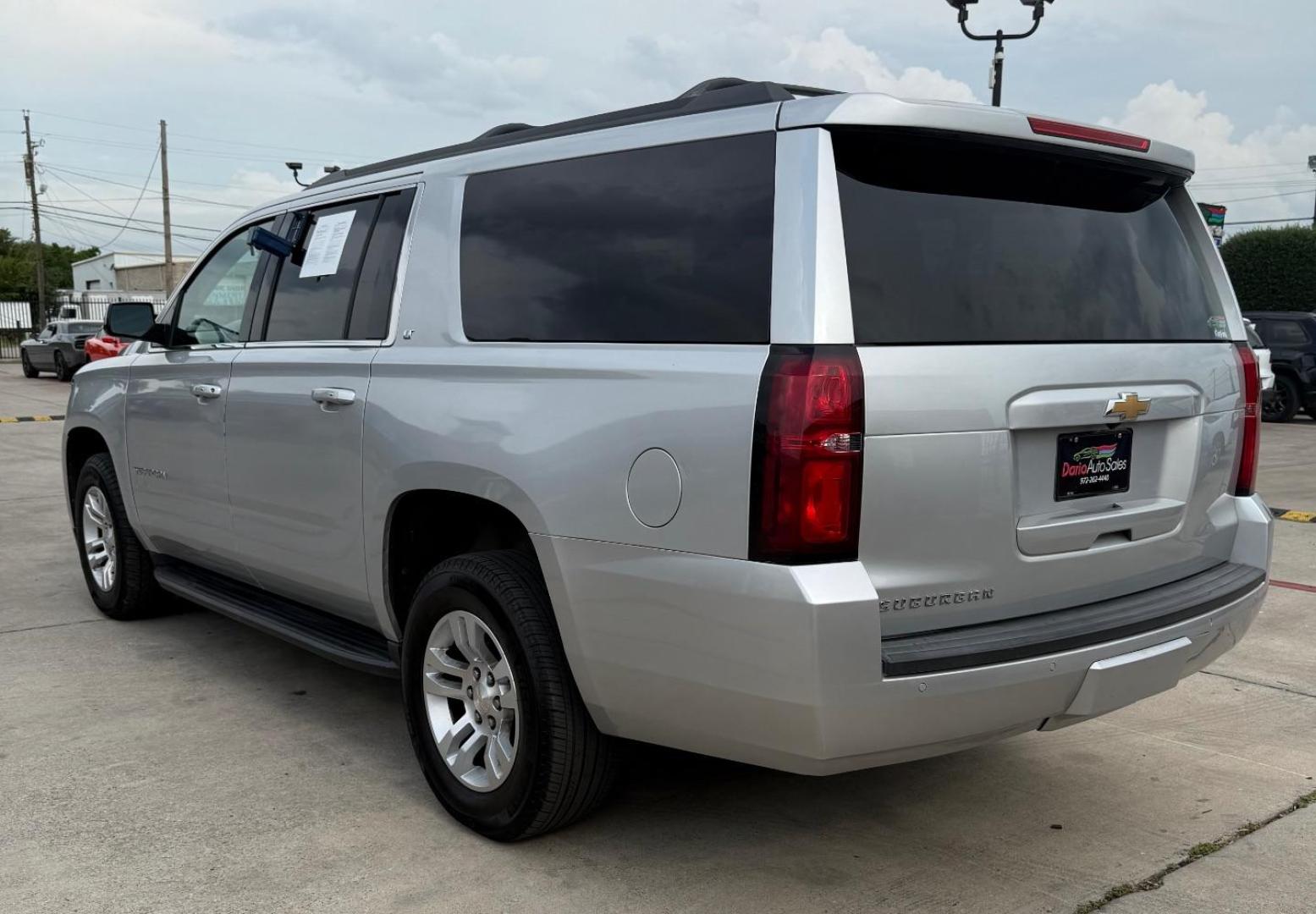 2018 Silver Chevrolet Suburban LT (1GNSCHKC3JR) with an EcoTec3 5.3L V-8 gasoline direct injection engine, located at 2401 E Main St., Grand Prairie, TX, 75050, (972) 262-4440, 32.748981, -96.969643 - Photo#3