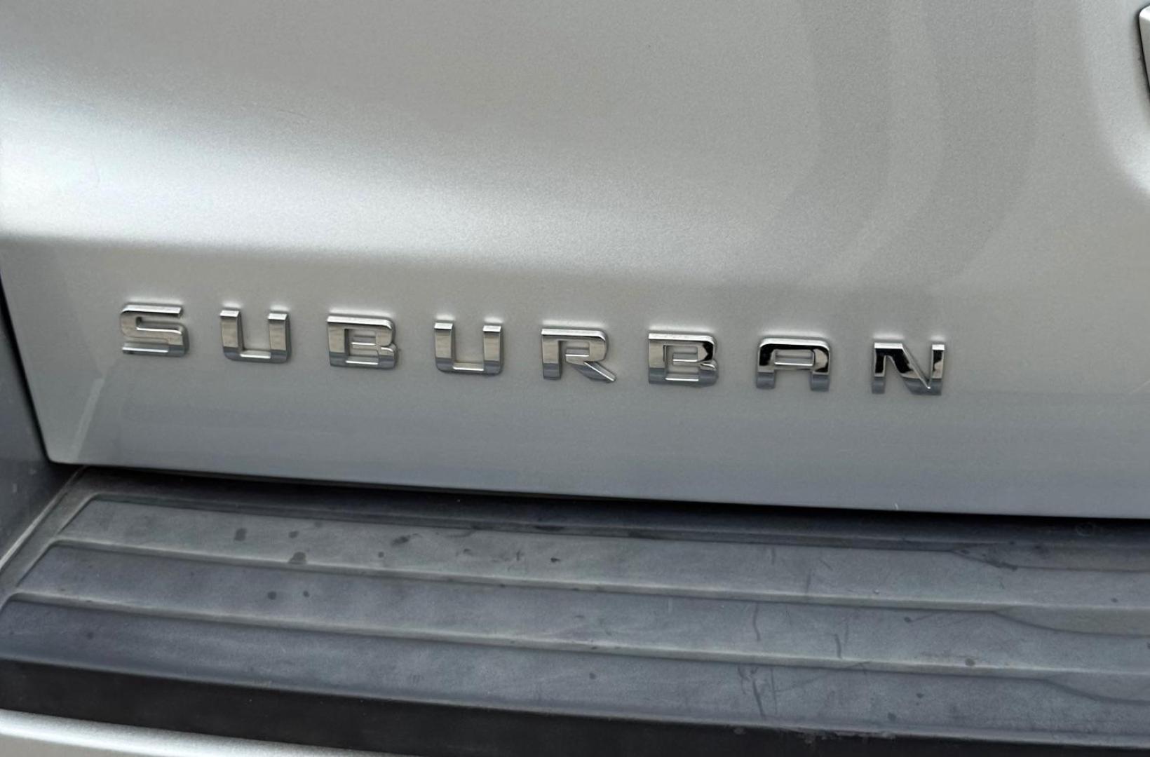 2018 Silver Chevrolet Suburban LT (1GNSCHKC3JR) with an EcoTec3 5.3L V-8 gasoline direct injection engine, located at 2401 E Main St., Grand Prairie, TX, 75050, (972) 262-4440, 32.748981, -96.969643 - Photo#5