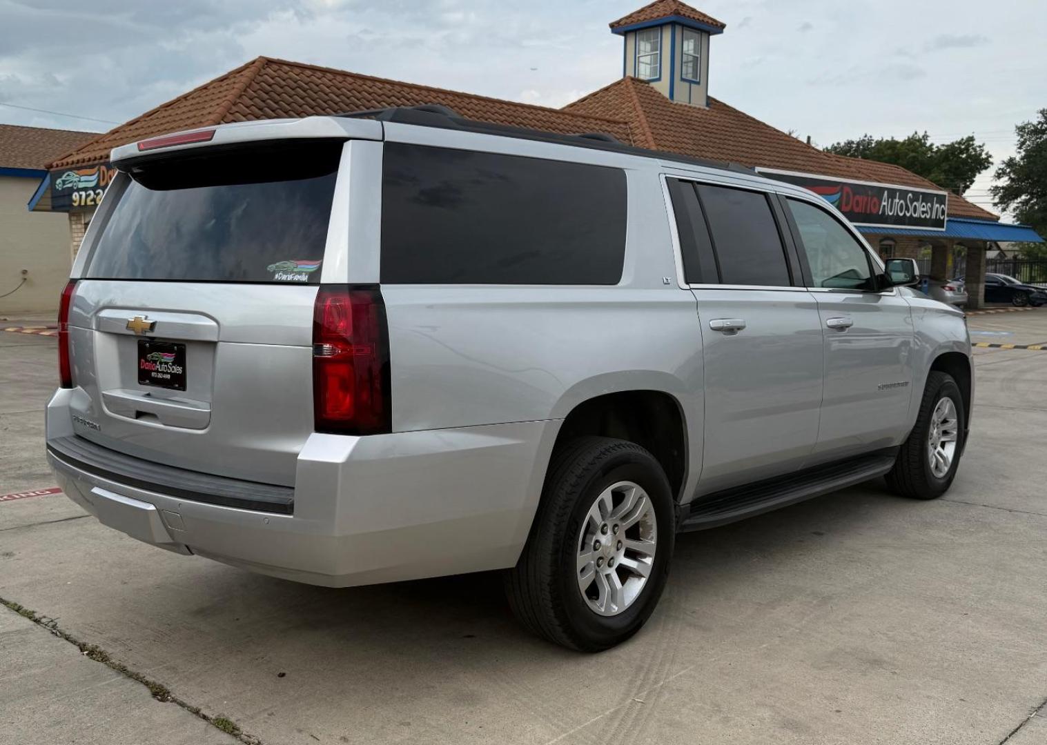 2018 Silver Chevrolet Suburban LT (1GNSCHKC3JR) with an EcoTec3 5.3L V-8 gasoline direct injection engine, located at 2401 E Main St., Grand Prairie, TX, 75050, (972) 262-4440, 32.748981, -96.969643 - Photo#8