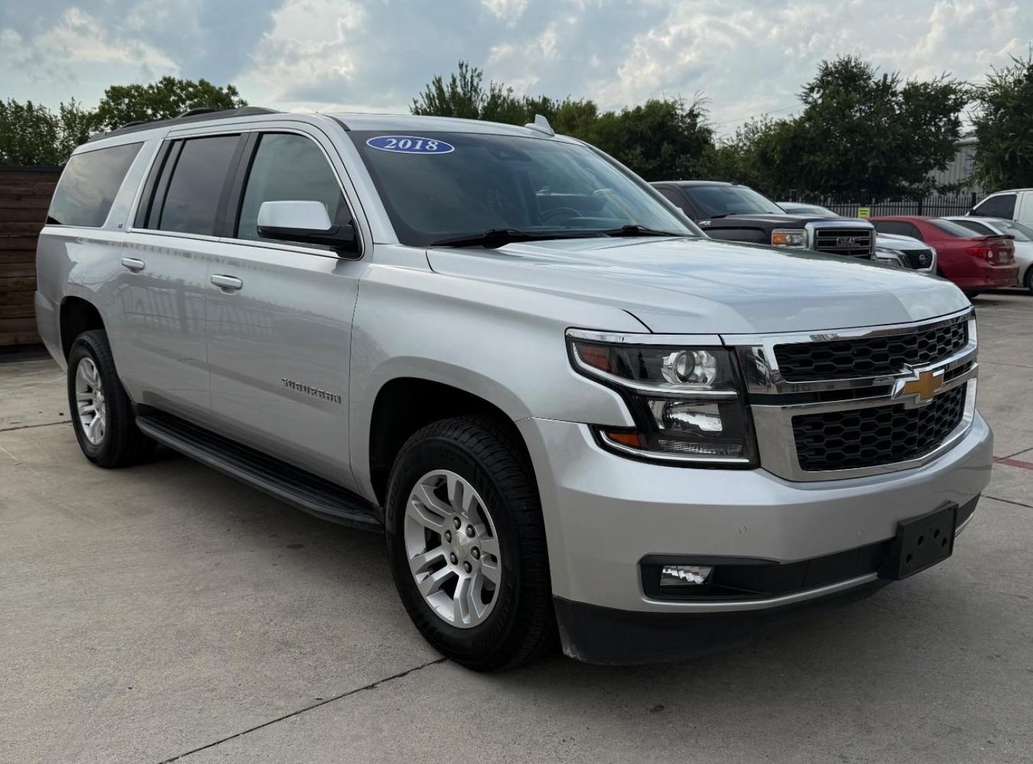 2018 Silver Chevrolet Suburban LT (1GNSCHKC3JR) with an EcoTec3 5.3L V-8 gasoline direct injection engine, located at 2401 E Main St., Grand Prairie, TX, 75050, (972) 262-4440, 32.748981, -96.969643 - Photo#11